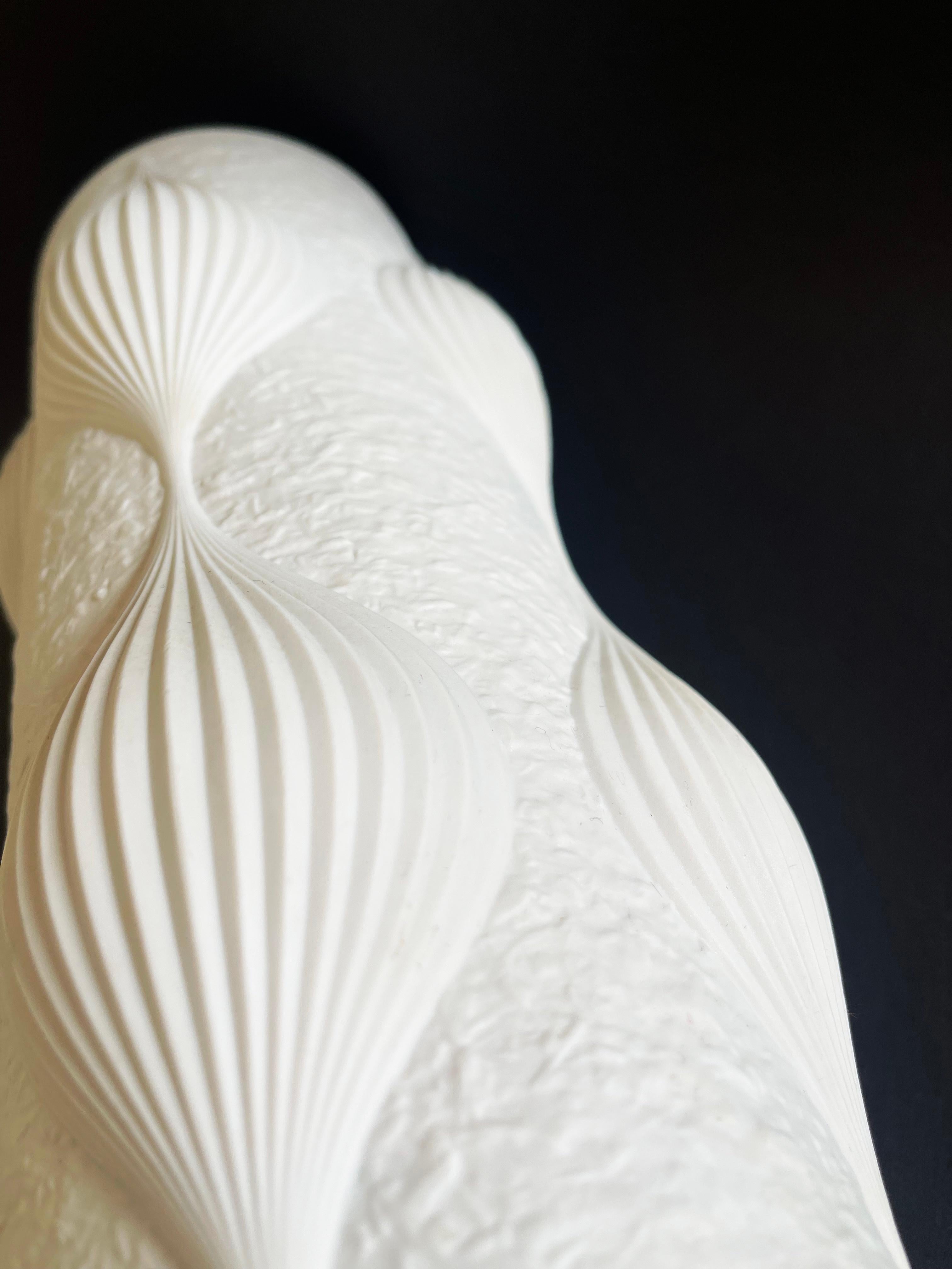 Vase OP-ART du milieu du siècle dernier en porcelaine bisque blanche de Heinrich Fuchs, années 1960, Allemagne Bon état - En vente à Andernach, DE