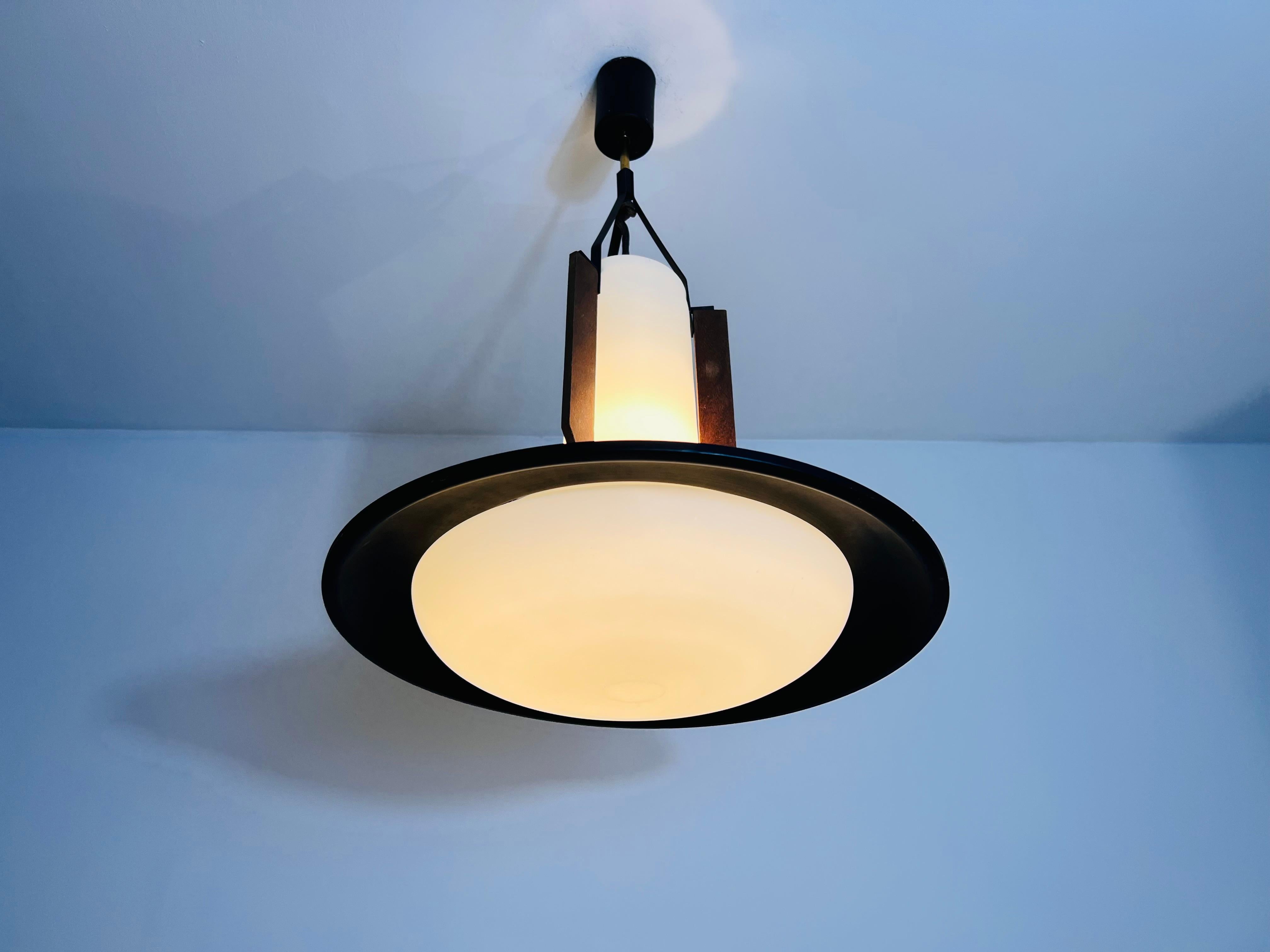 Lampada da soffitto in vetro opalino di metà secolo, Italia, anni '60 in vendita 4