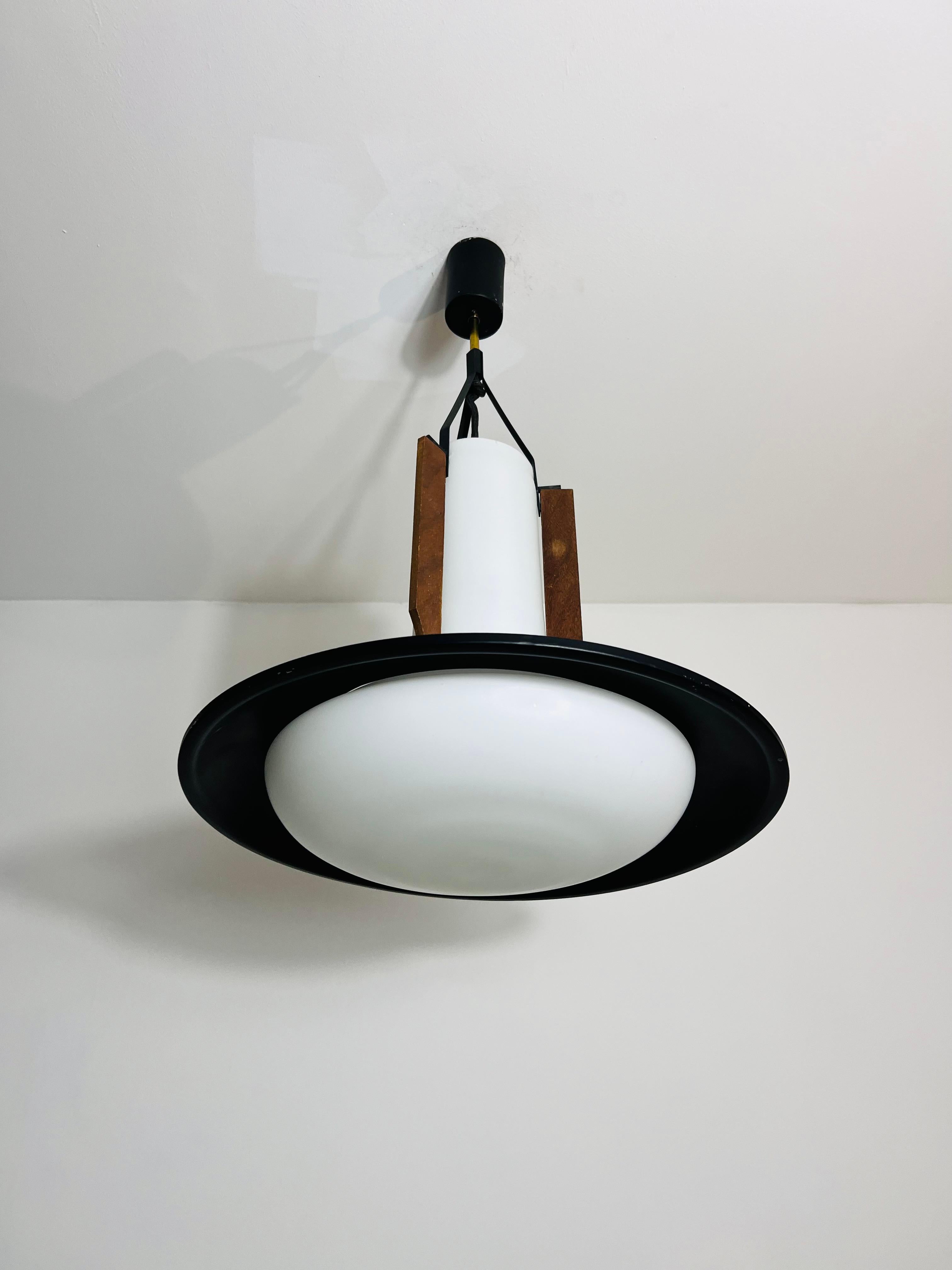 Metà XX secolo Lampada da soffitto in vetro opalino di metà secolo, Italia, anni '60 in vendita
