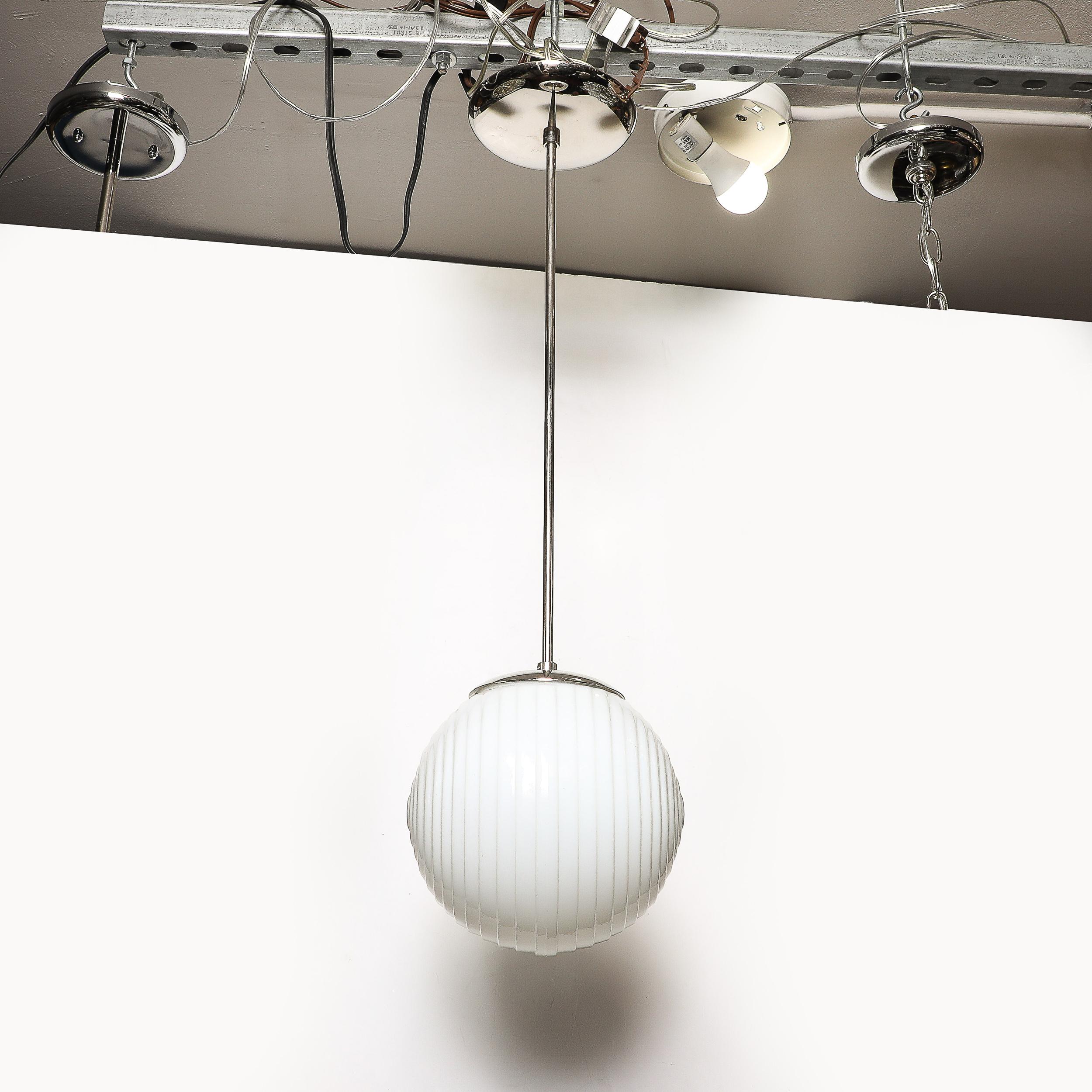 Lampadario a sospensione in vetro opalescente di metà secolo con finiture in nichel in vendita 5