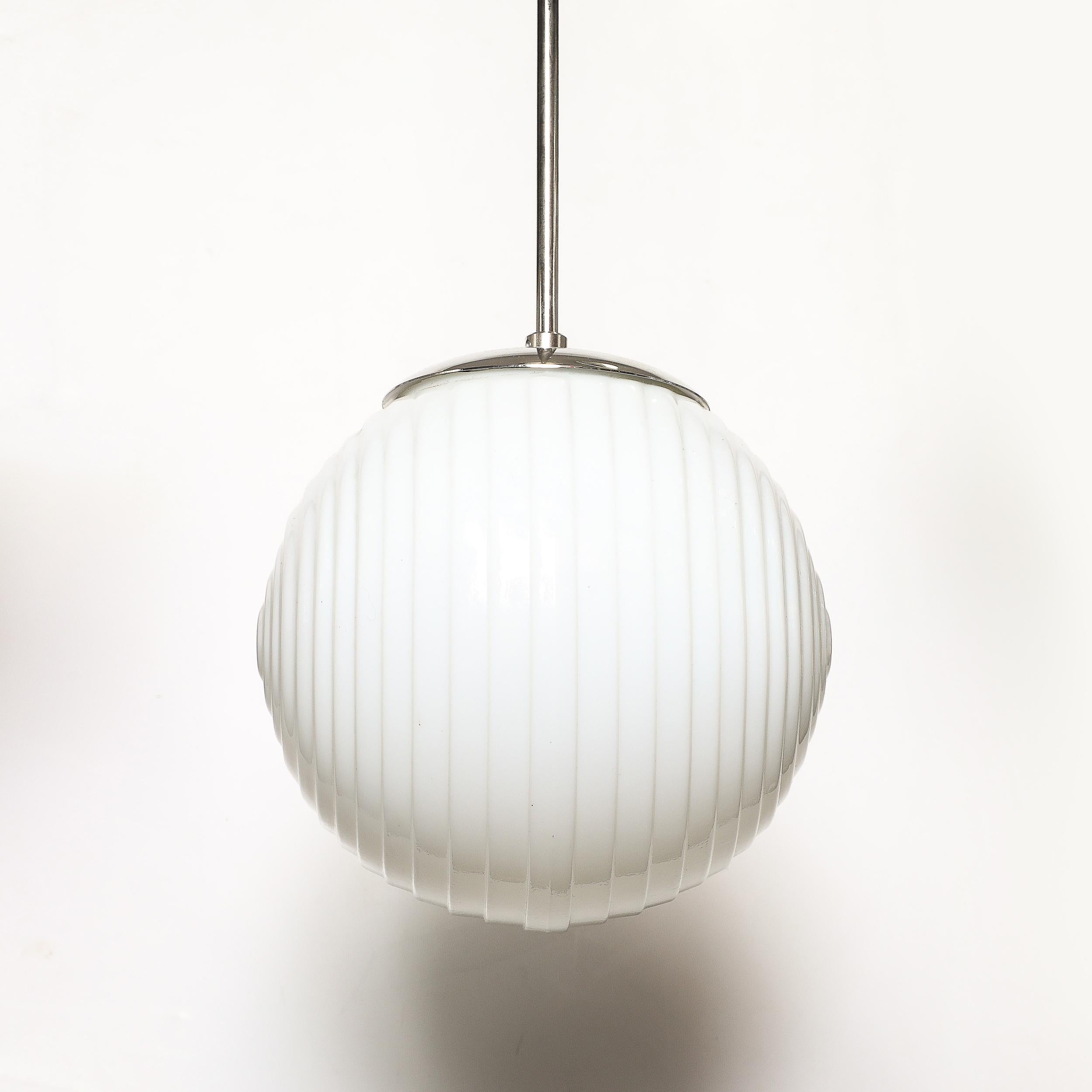 Lampadario a sospensione in vetro opalescente di metà secolo con finiture in nichel in vendita 6