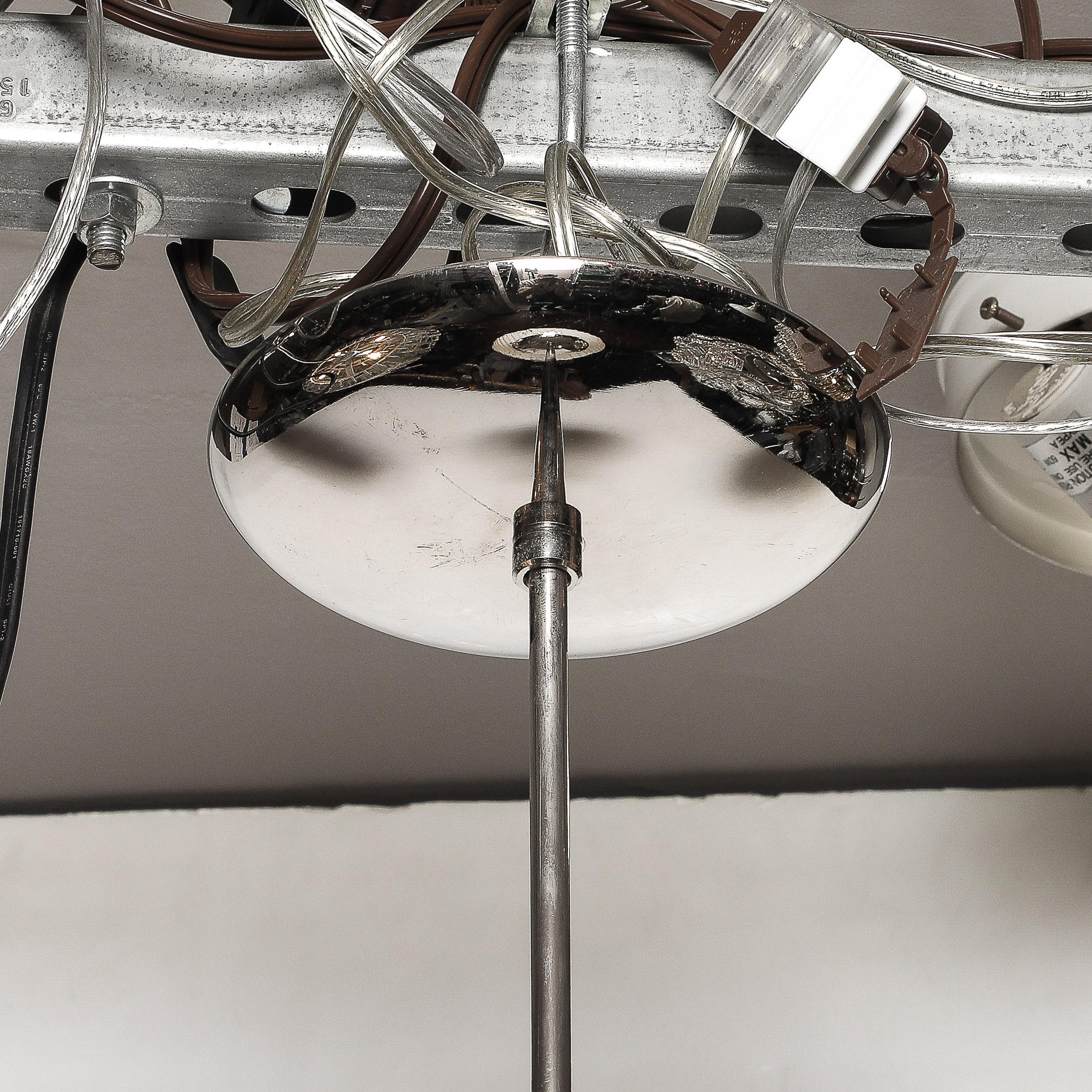 Lampadario a sospensione in vetro opalescente di metà secolo con finiture in nichel In condizioni ottime in vendita a New York, NY