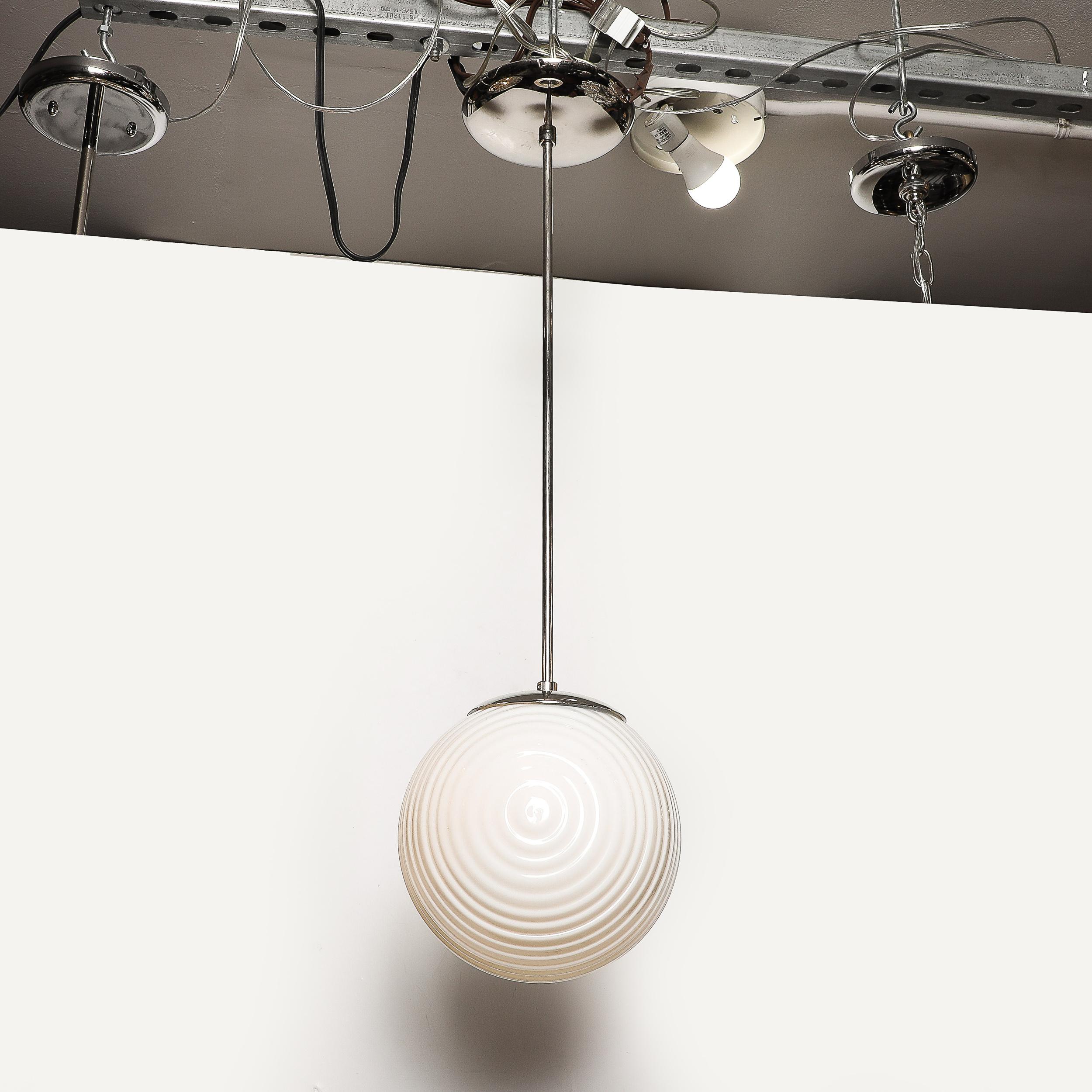 Vetro Lampadario a sospensione in vetro opalescente di metà secolo con finiture in nichel in vendita