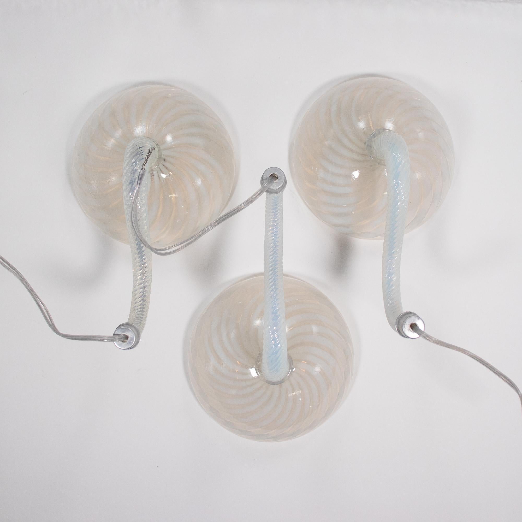 Lampadario Opalino Filigrana Murano di metà secolo in vendita 5