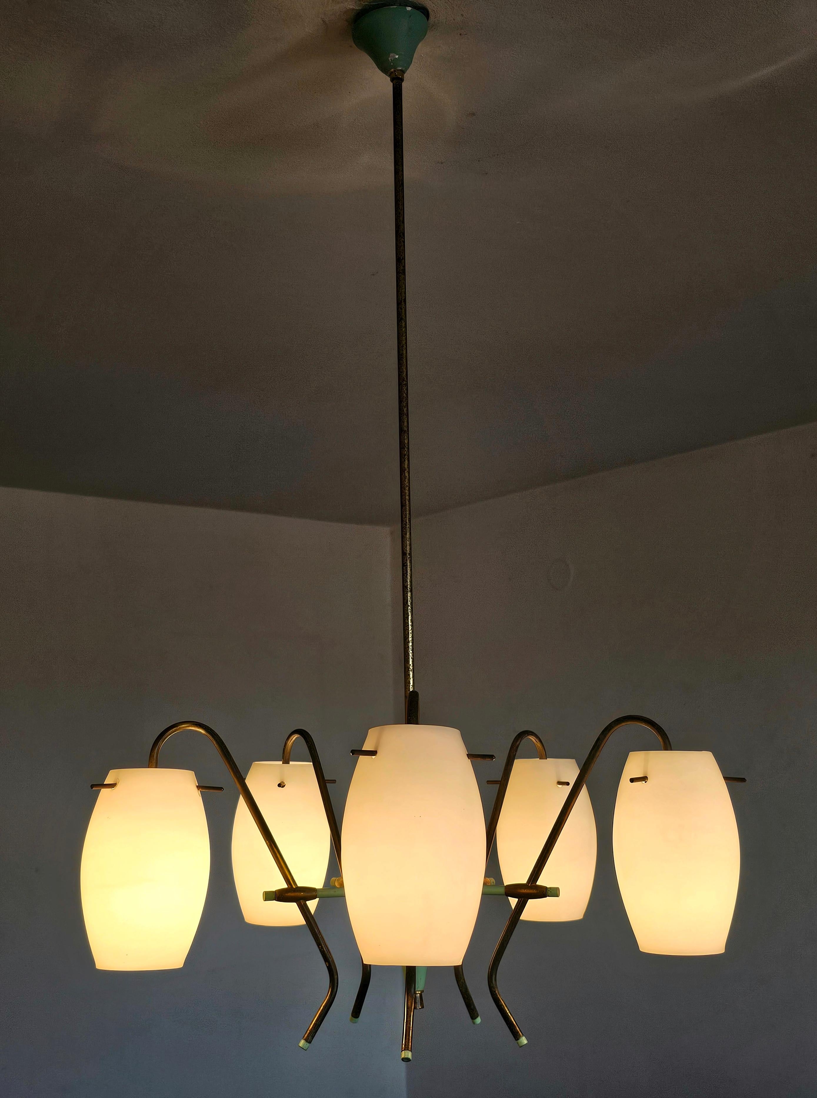 Mid Century Opaline Glass and Brass chandelier by Stilux Milano, Italy 1950s In Good Condition For Sale In Beograd, RS