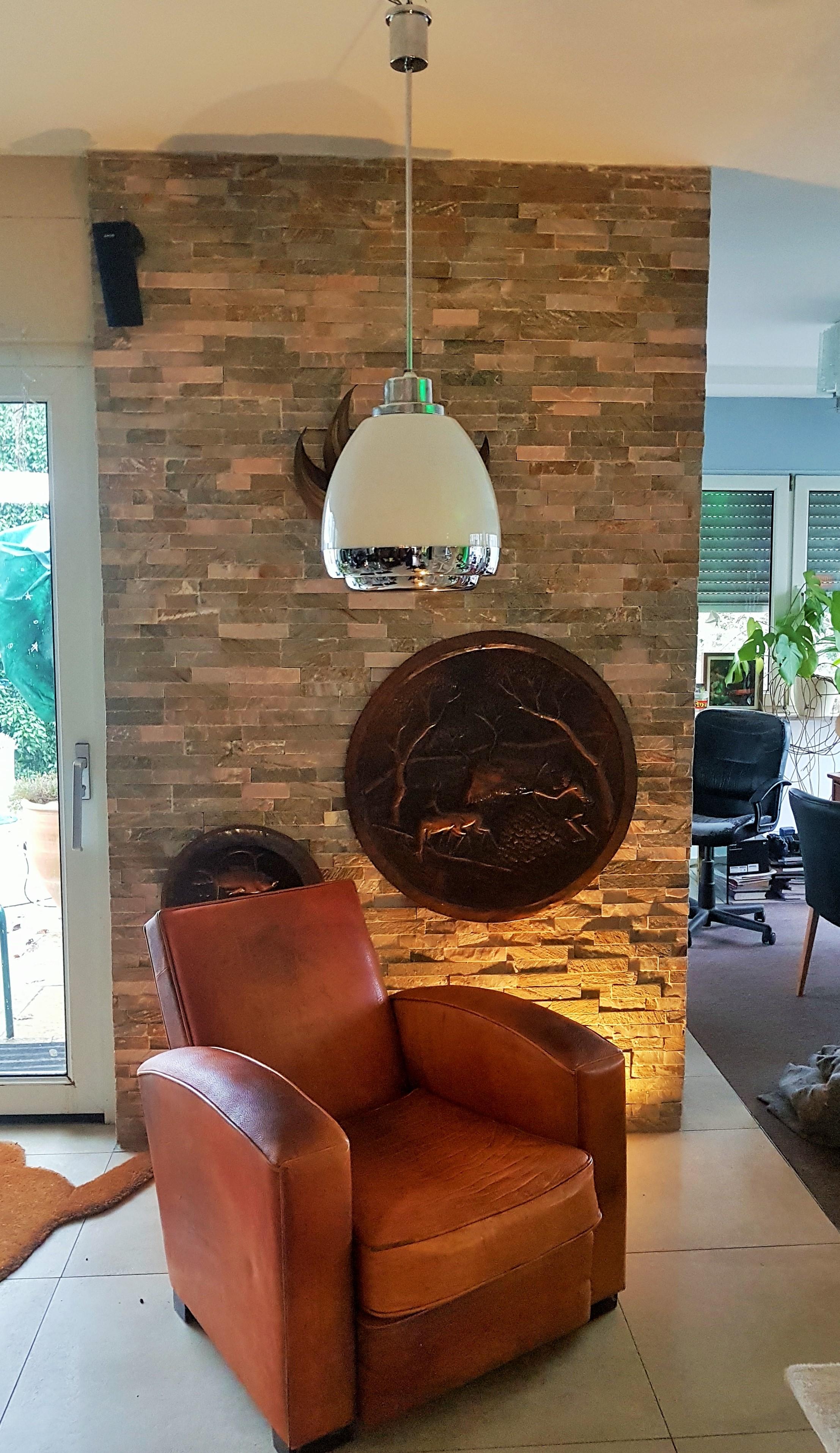 Mid-Century moderno Lampadario a sospensione di metà secolo in vetro opalino e cromo Mazzega Lumi Italia 1960s in vendita