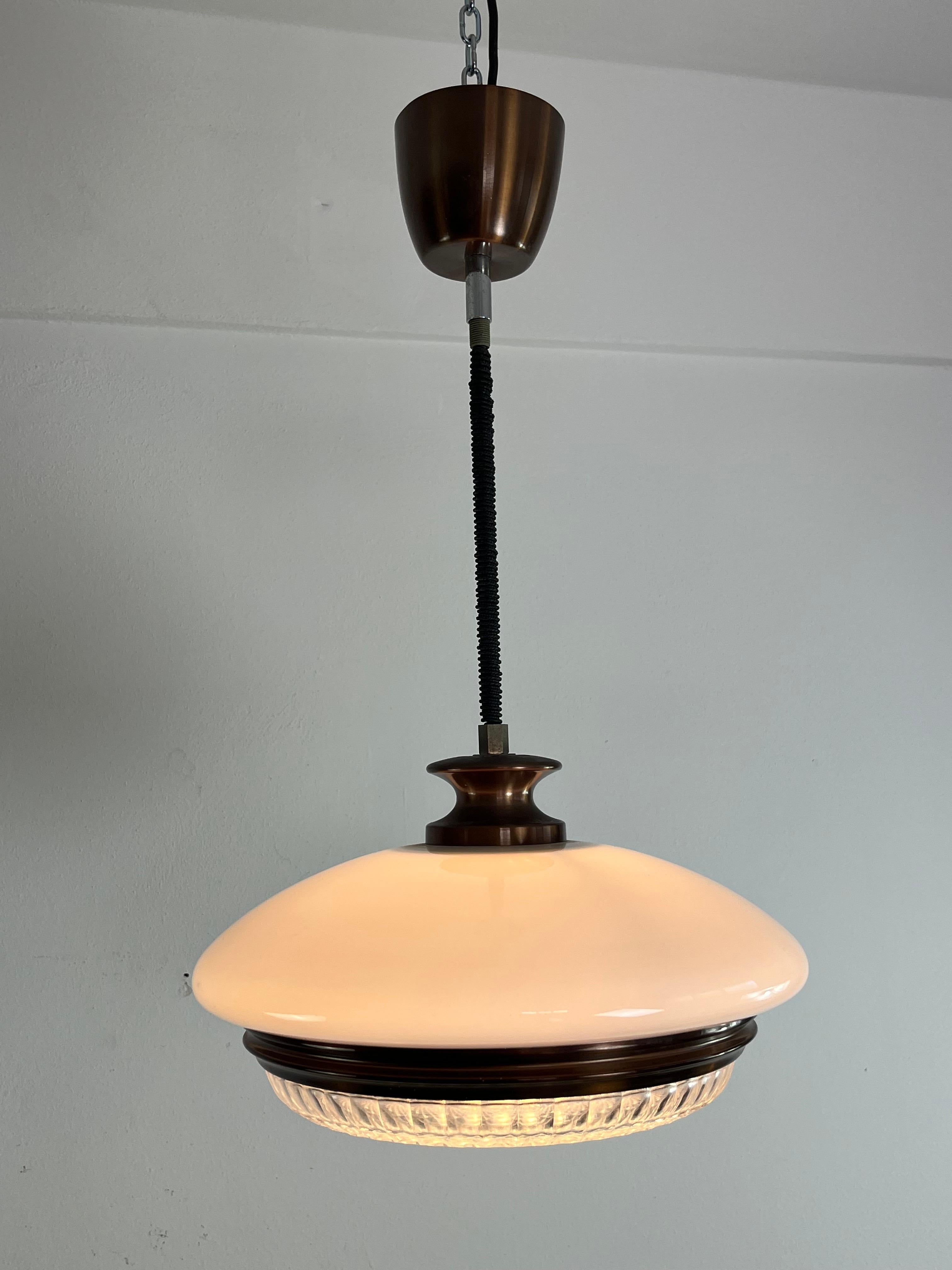 Lampadario di metà secolo in vetro opalino e cristallo, anni '60 in vendita 4