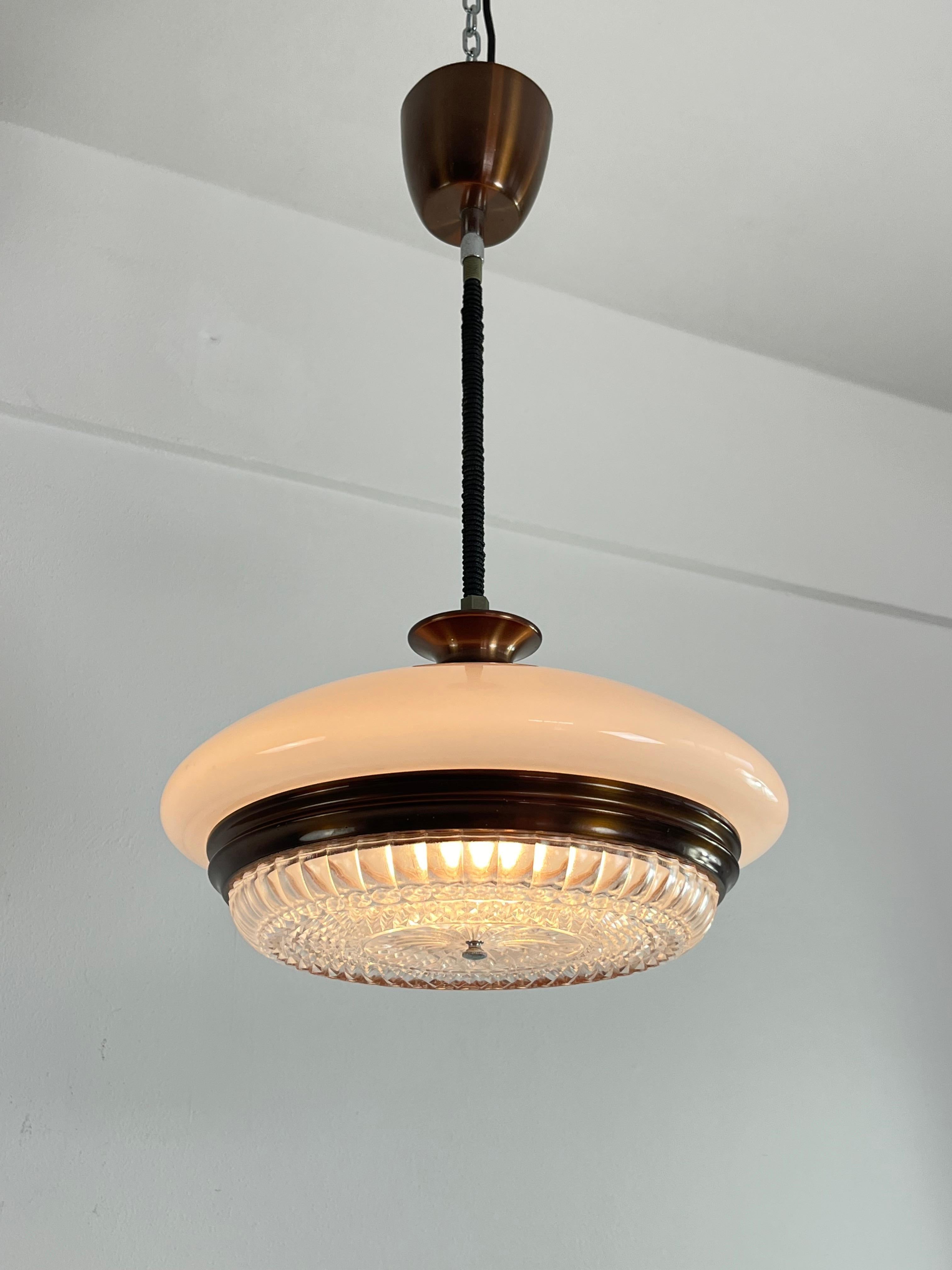 Lampadario di metà secolo in vetro opalino e cristallo, anni '60 in vendita 2