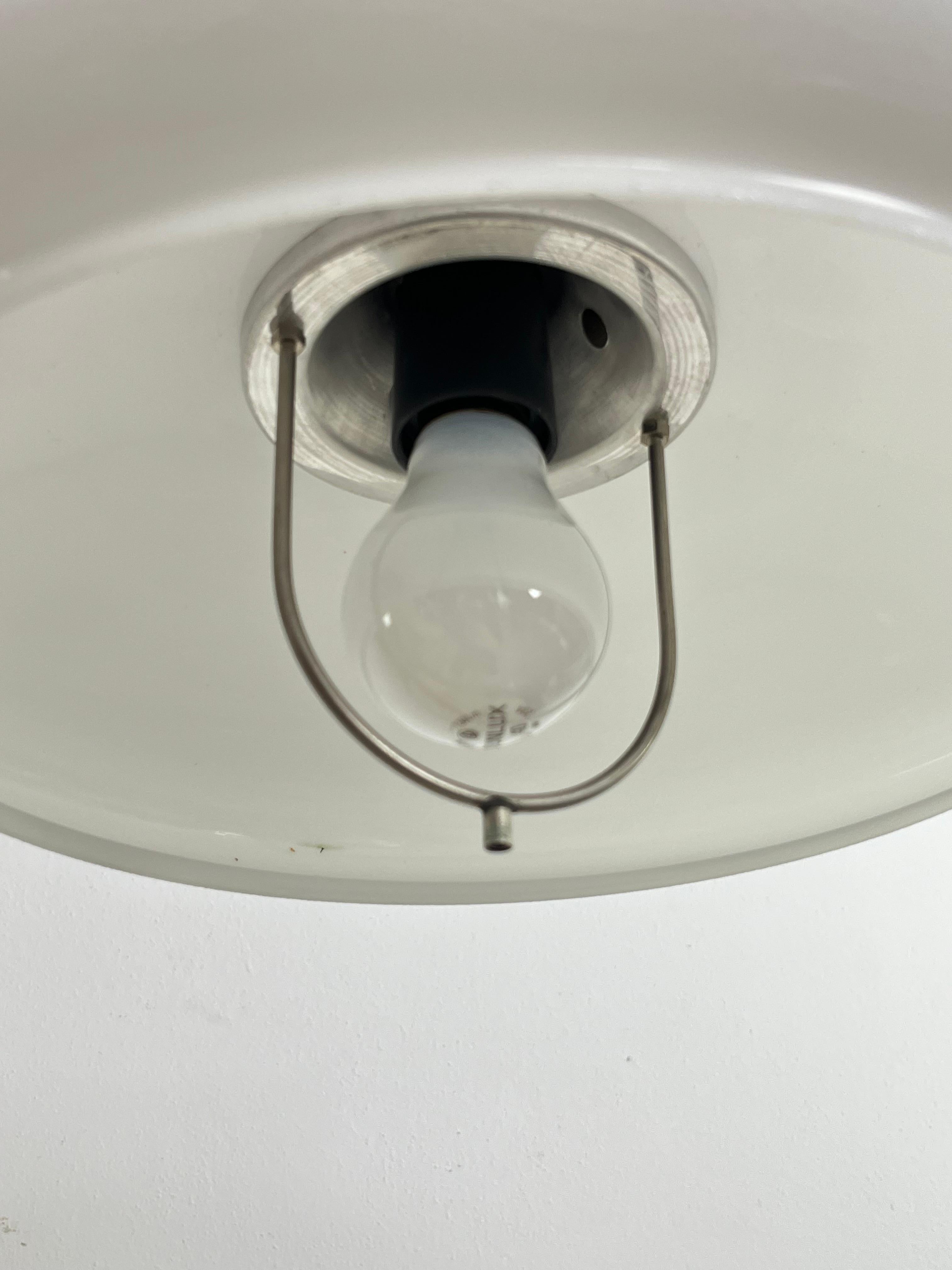 Lampadario di metà secolo in vetro opalino e cristallo, anni '60 in vendita 3