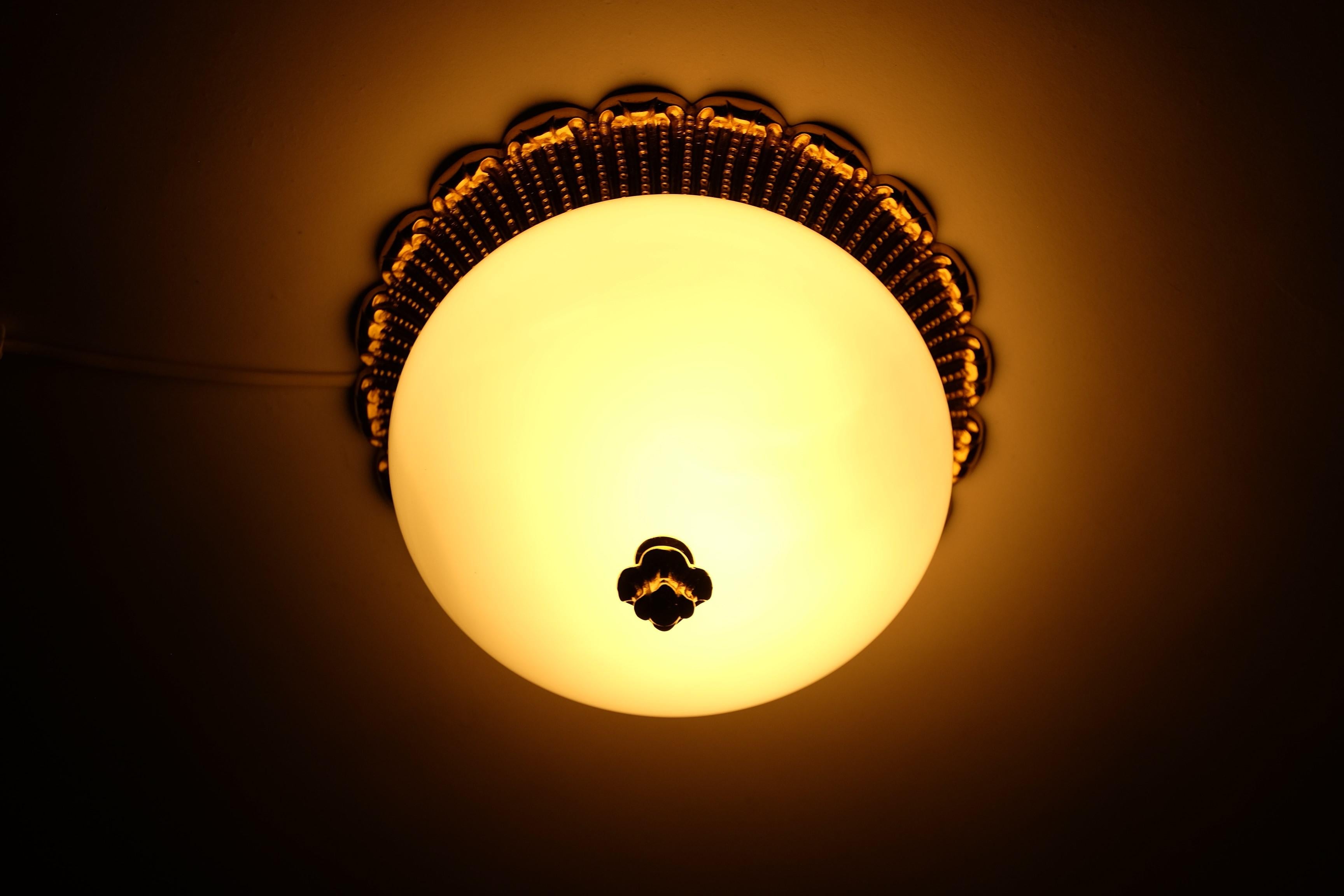 Lampe ou applique encastrée en verre opalin du milieu du siècle dernier, Limburg, Allemagne, 1970 en vente 3