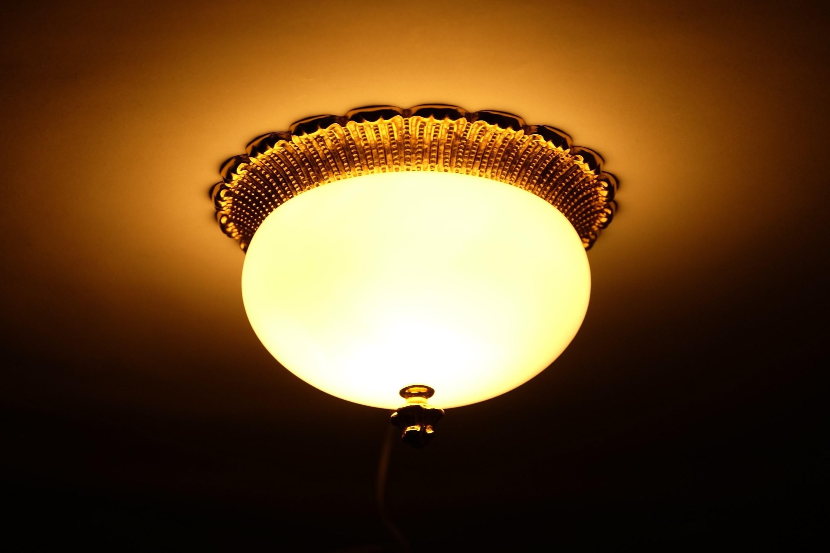Lampe ou applique encastrée en verre opalin du milieu du siècle dernier, Limburg, Allemagne, 1970 en vente 4