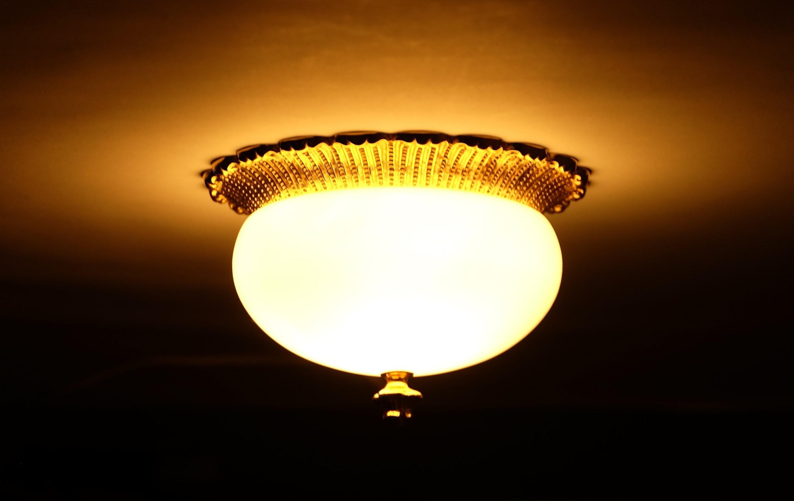 Lampe ou applique encastrée en verre opalin du milieu du siècle dernier, Limburg, Allemagne, 1970 en vente 5