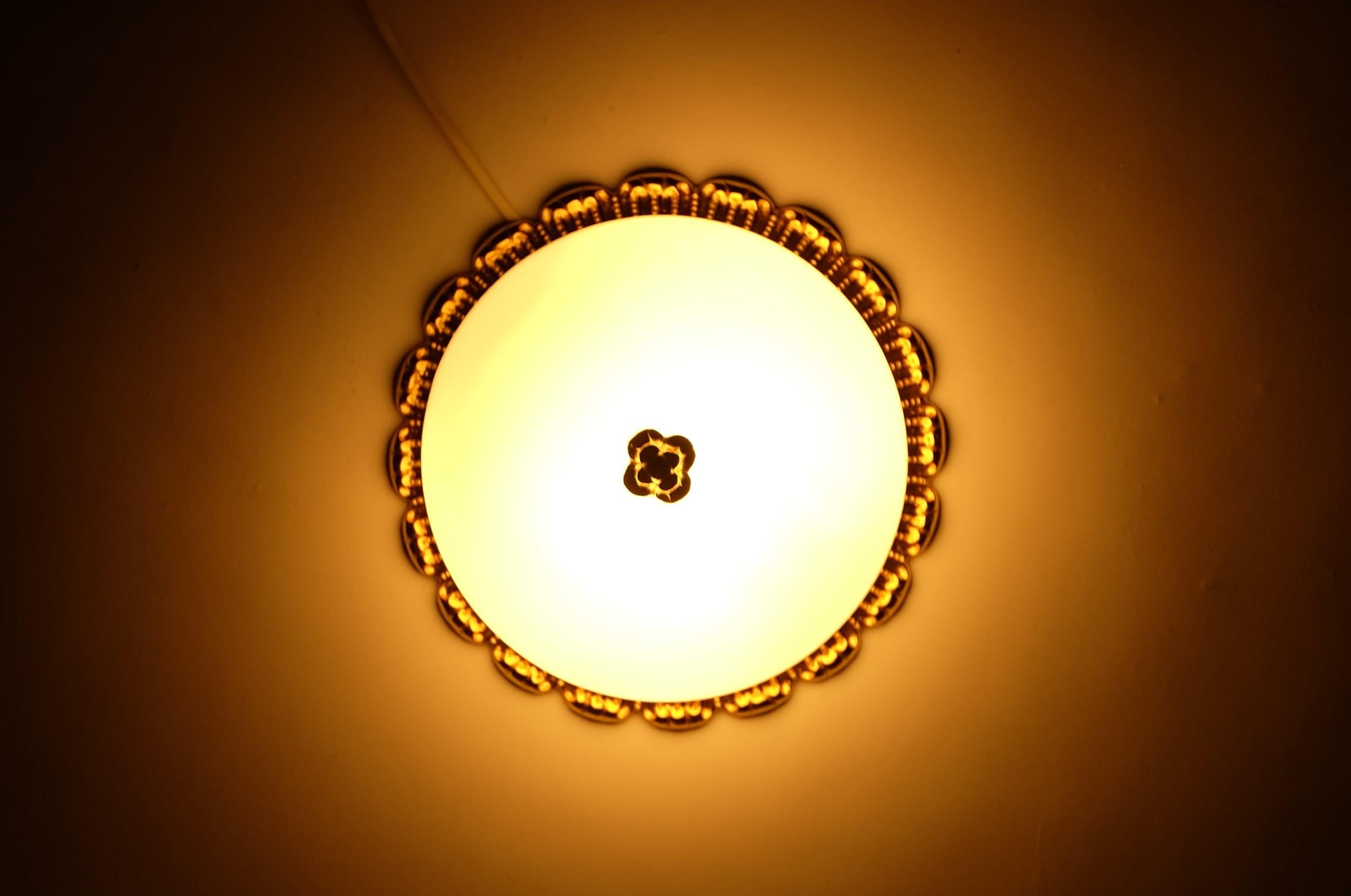 Lampe ou applique encastrée en verre opalin du milieu du siècle dernier, Limburg, Allemagne, 1970 en vente 6