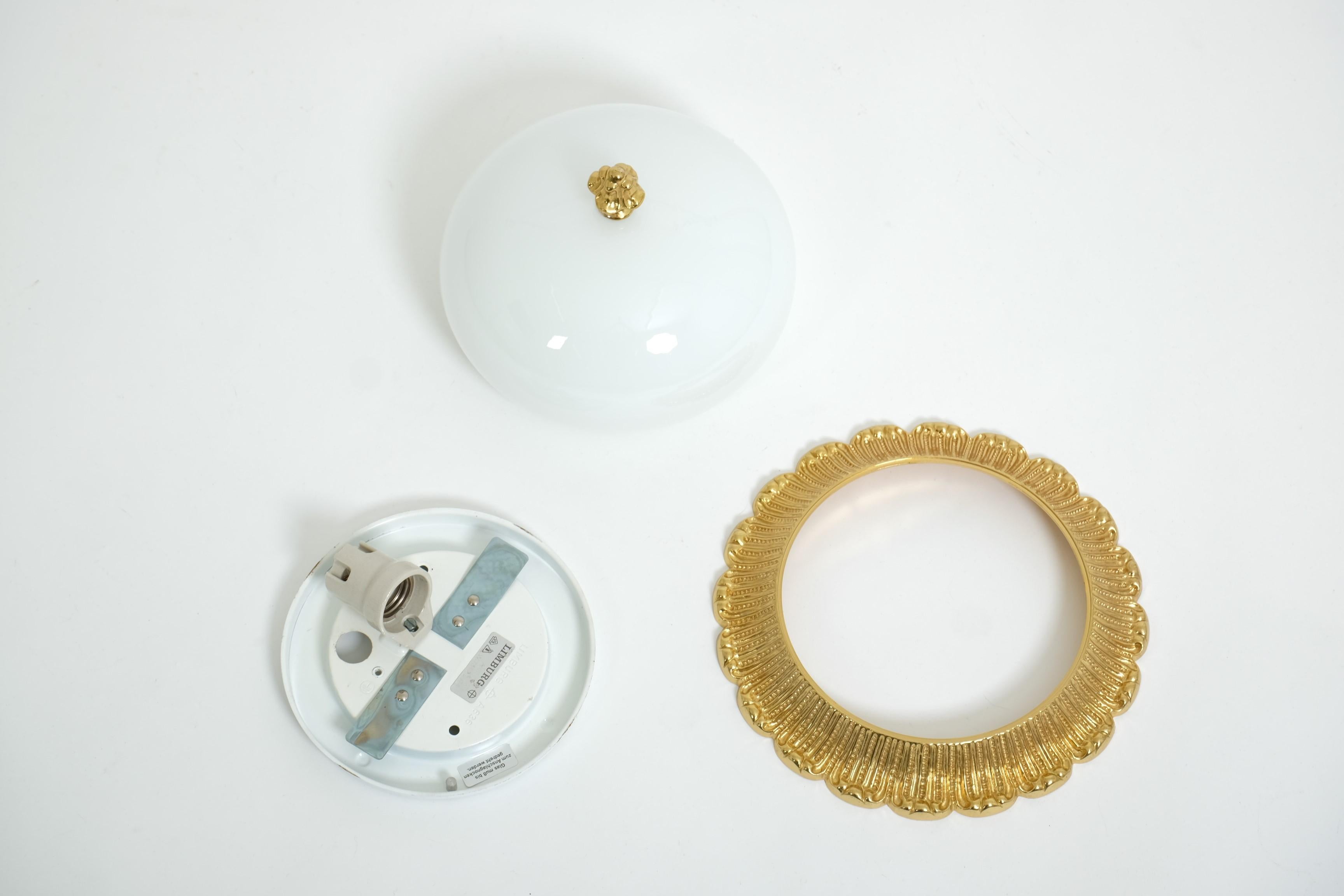 Lampe ou applique encastrée en verre opalin du milieu du siècle dernier, Limburg, Allemagne, 1970 en vente 9