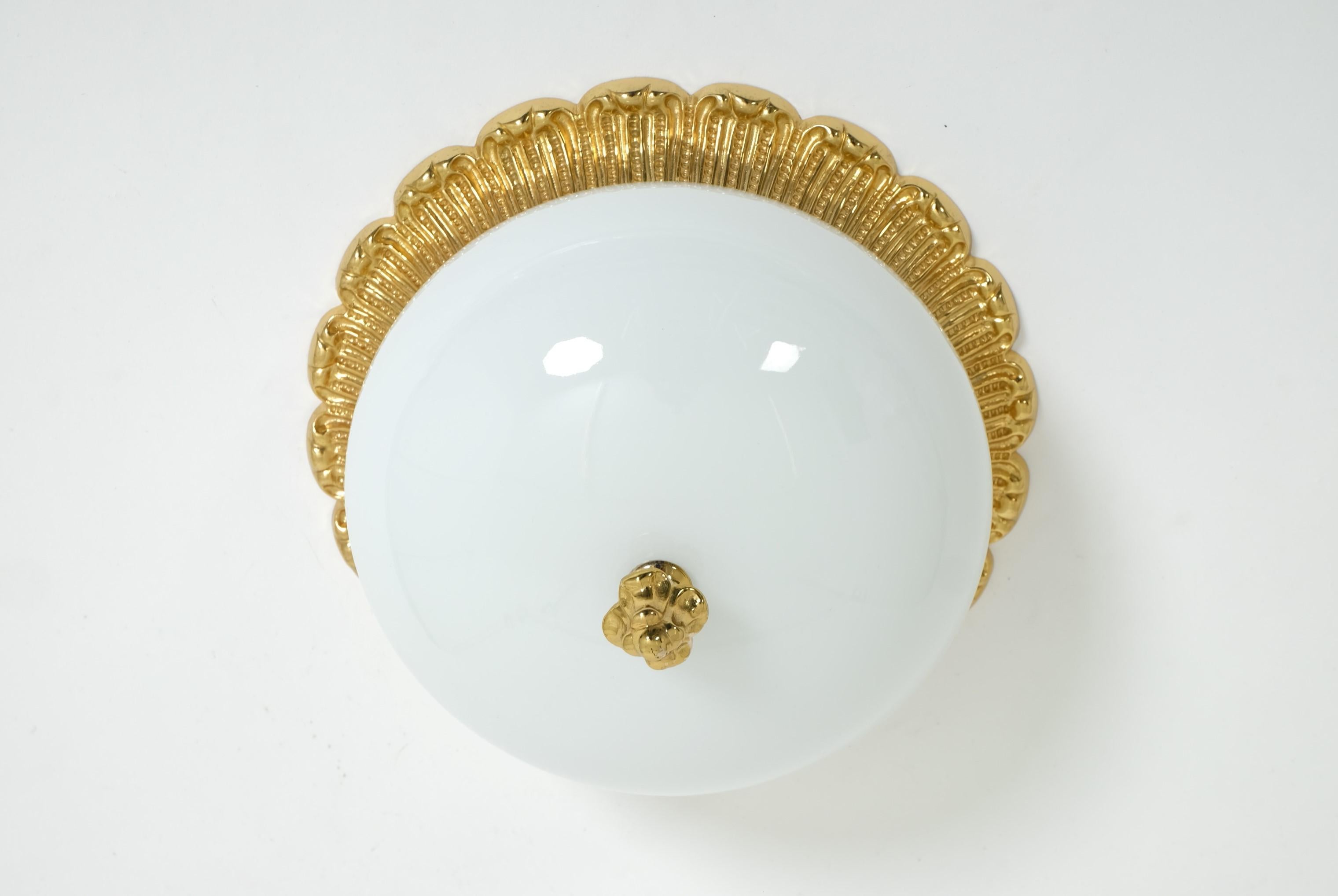 Mid-Century Modern Lampe ou applique encastrée en verre opalin du milieu du siècle dernier, Limburg, Allemagne, 1970 en vente