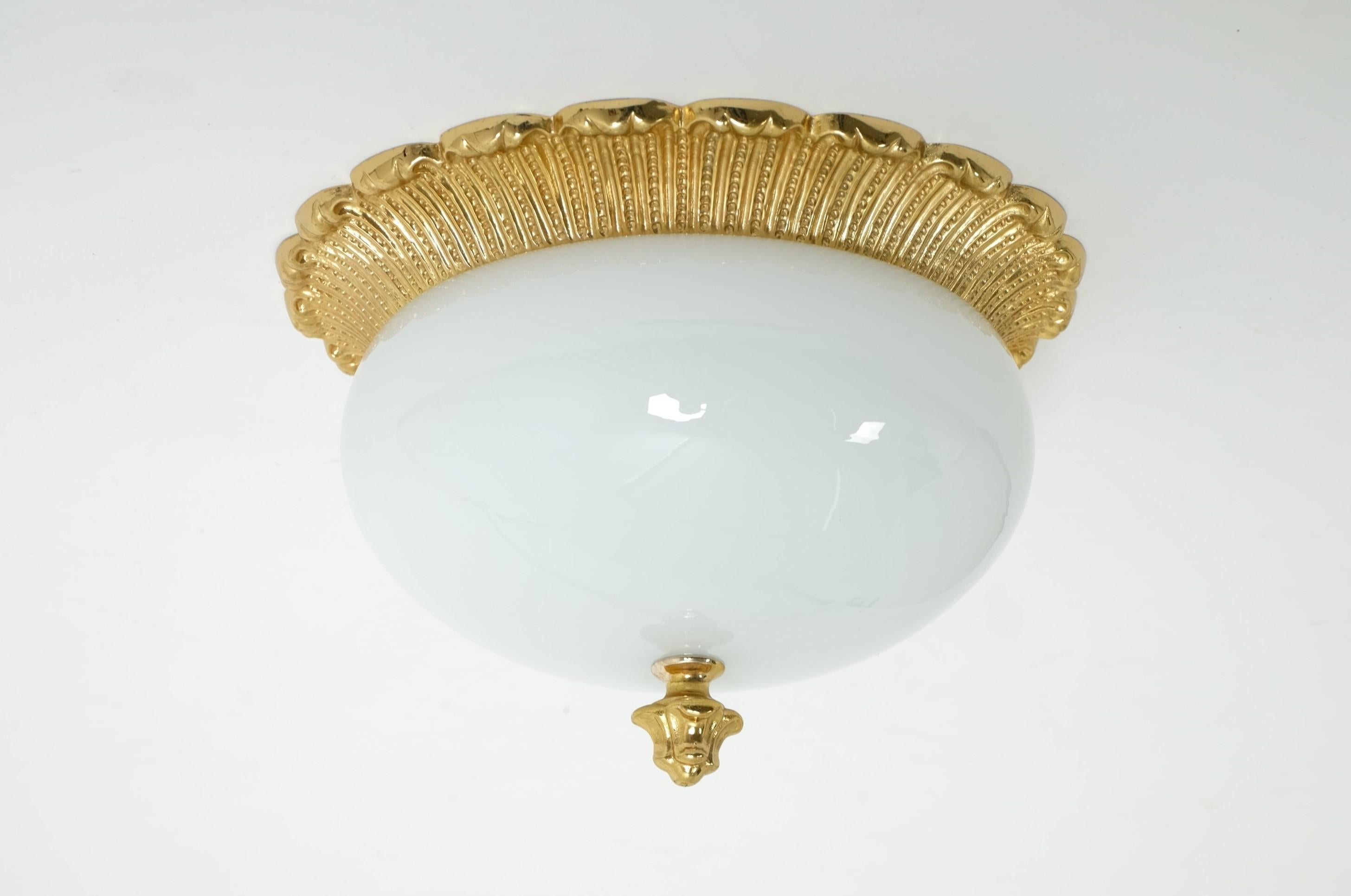 Lampe ou applique encastrée en verre opalin du milieu du siècle dernier, Limburg, Allemagne, 1970 Bon état - En vente à München, BY