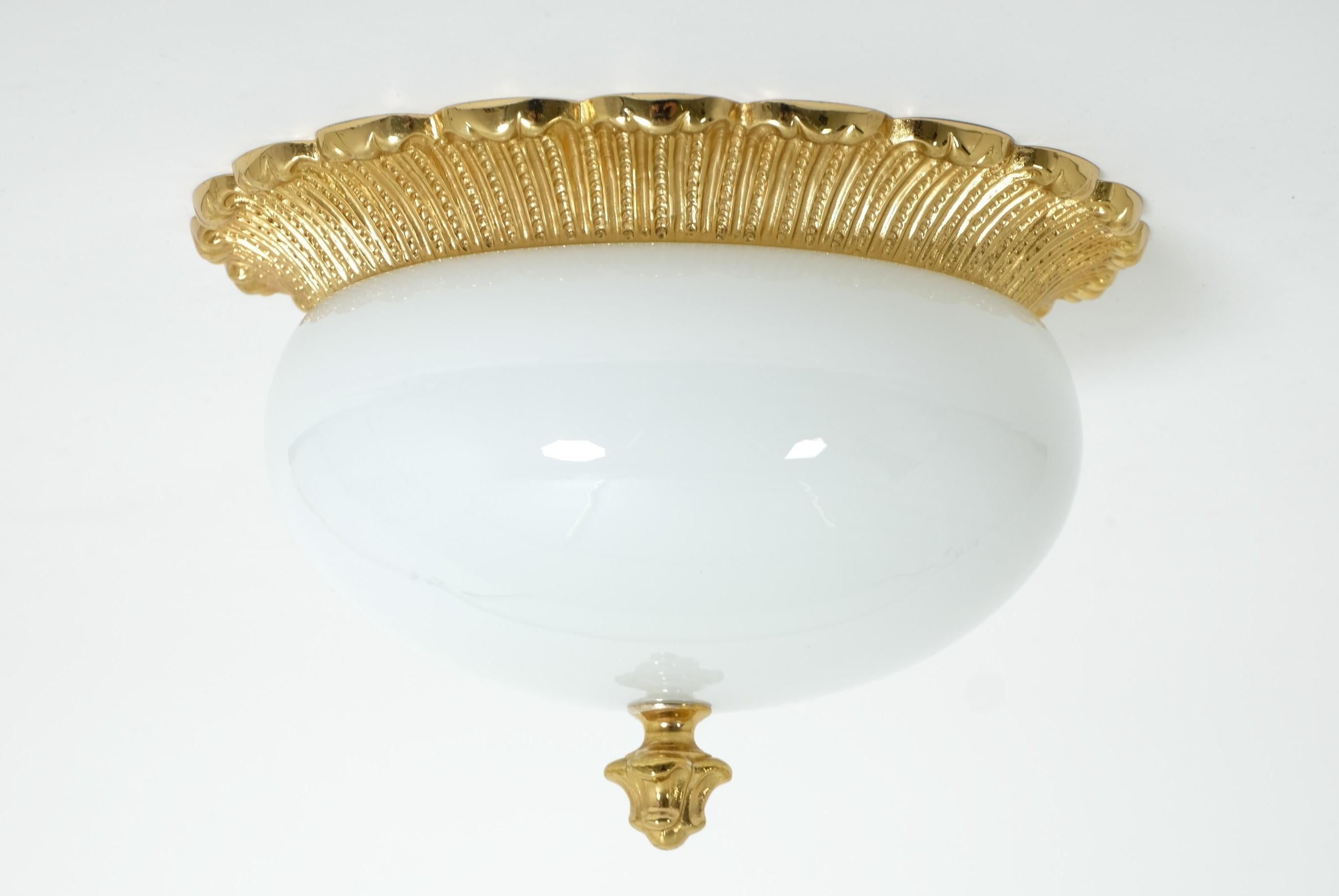 Fin du 20e siècle Lampe ou applique encastrée en verre opalin du milieu du siècle dernier, Limburg, Allemagne, 1970 en vente