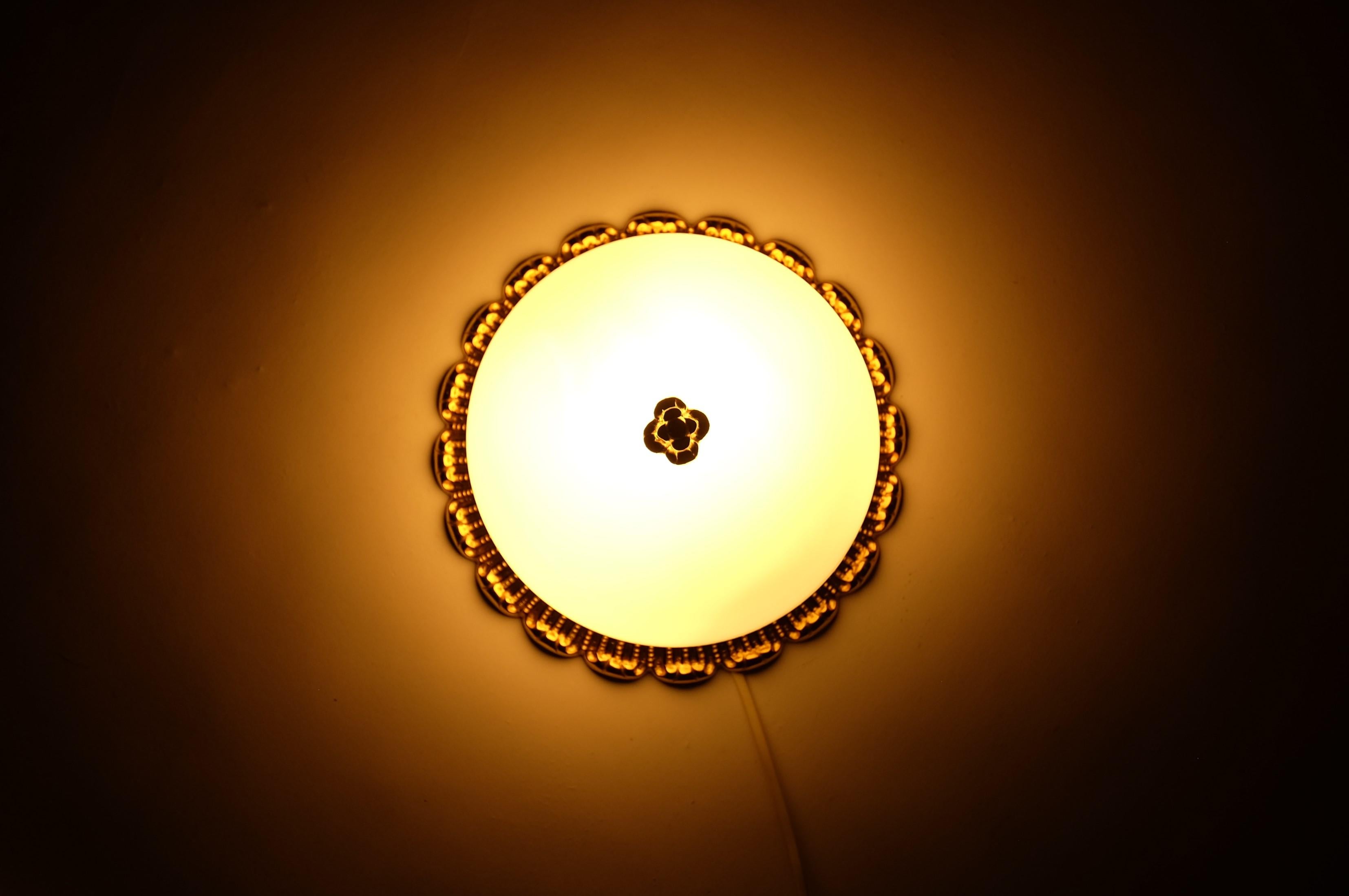 Lampe ou applique encastrée en verre opalin du milieu du siècle dernier, Limburg, Allemagne, 1970 en vente 7