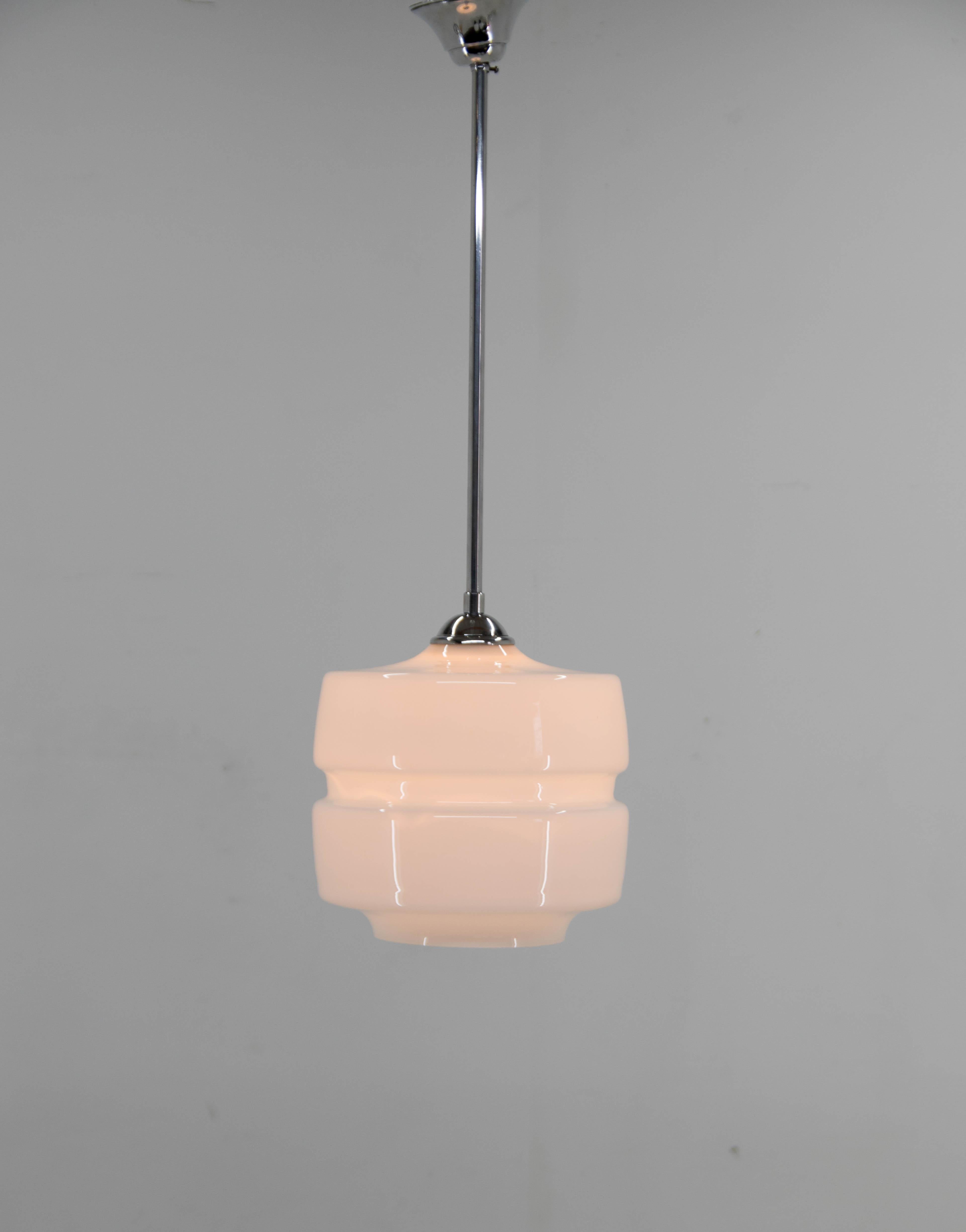 Made in Czechoslovakia in 1960s. Blown opaline glass shade without any damage.
Central rod can be shorten on request.
Two items available
Rewired: 1x100W? E25-E27 bulb
US wiring compatible
Shipping quote to US on request.