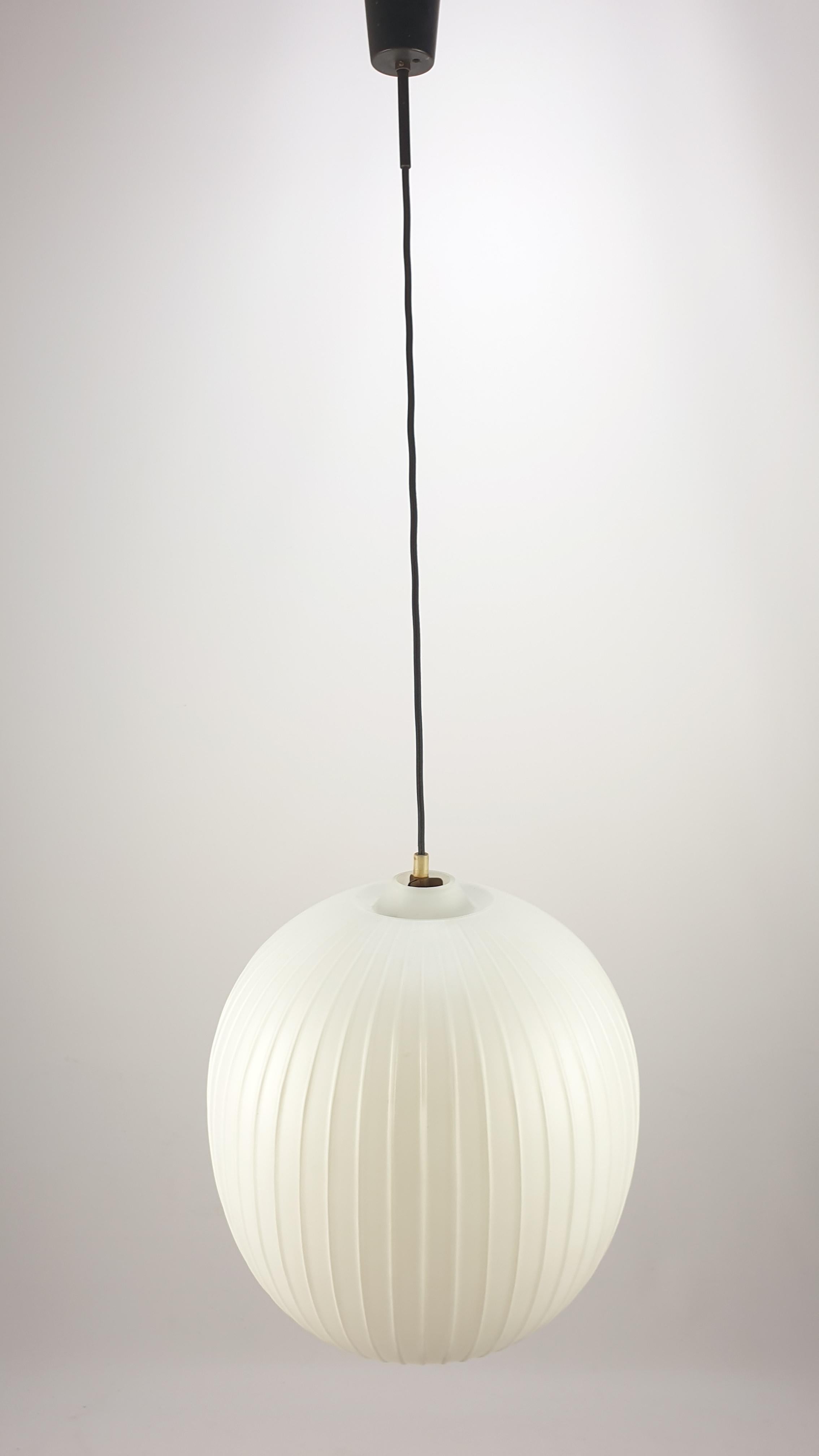 Stunning Italian lamp made by Stilnovo in the 50's. 

Elegant pendant lamp with striped satin white glass and brass accents. 
See the lovely details on the pictures.

The lamp gives a wonderful atmosphere in your room.

The size of the glass