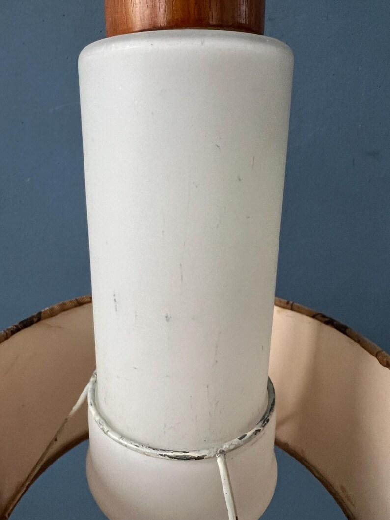 Lampada a sospensione di metà secolo in vetro opalino con paralume Jungling in tessuto beige, anni '70 In condizioni buone in vendita a ROTTERDAM, ZH