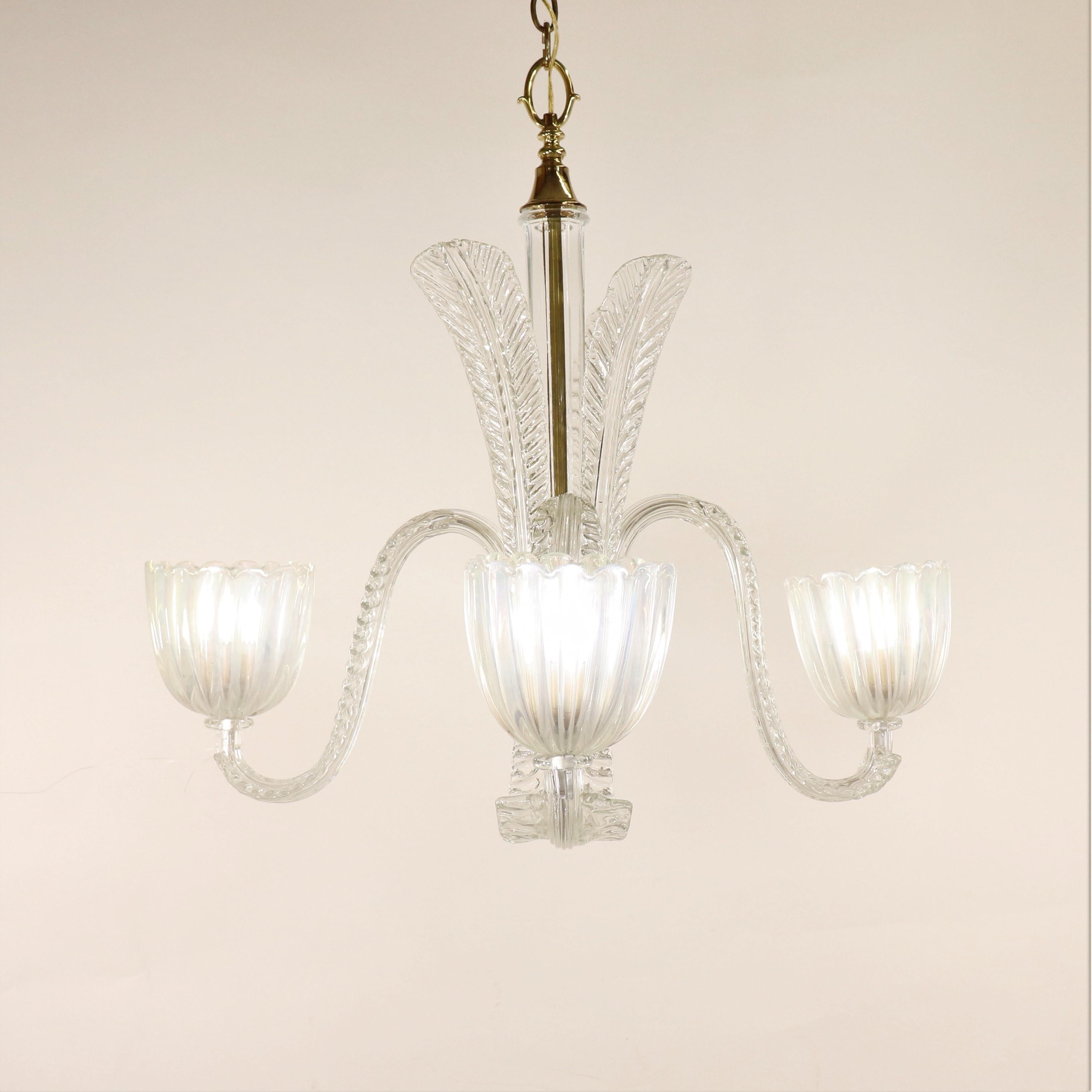 Italiano Lampadario Opalino a coste di Murano del metà del secolo scorso in vendita