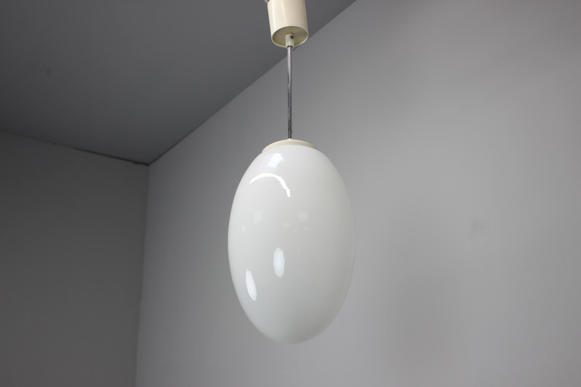 Fine XX secolo Pendente opalino di metà secolo, anni '70, Cecoslovacchia in vendita