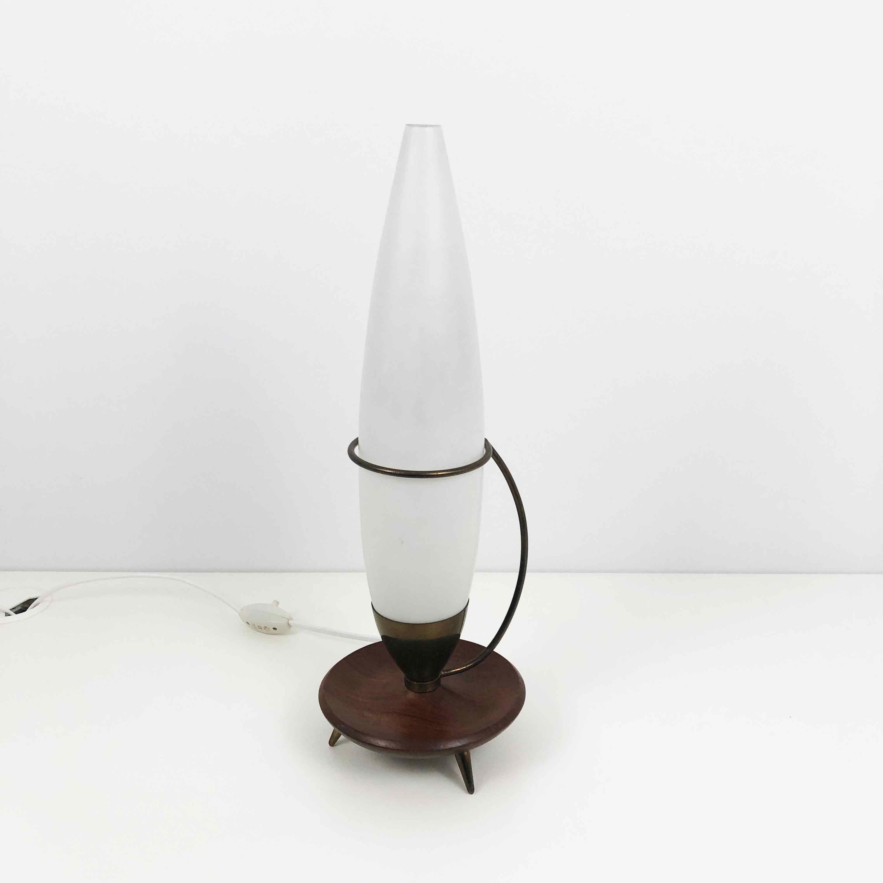 Opalin-Tischlampe aus der Mitte des Jahrhunderts von Philip, 1960s im Zustand „Gut“ im Angebot in Hemiksem, VAN