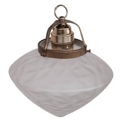 Colgante pequeño de latón y cristal opaco de mediados de siglo "3 disponibles