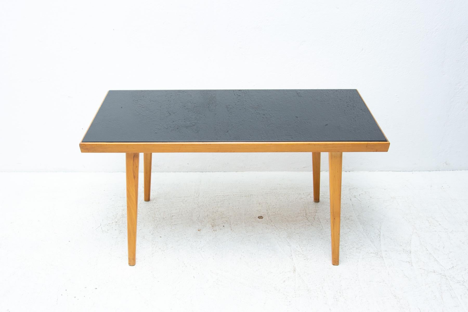 Table basse en verre opaxite mi-siècle, années 1960, Tchécoslovaquie en vente 6