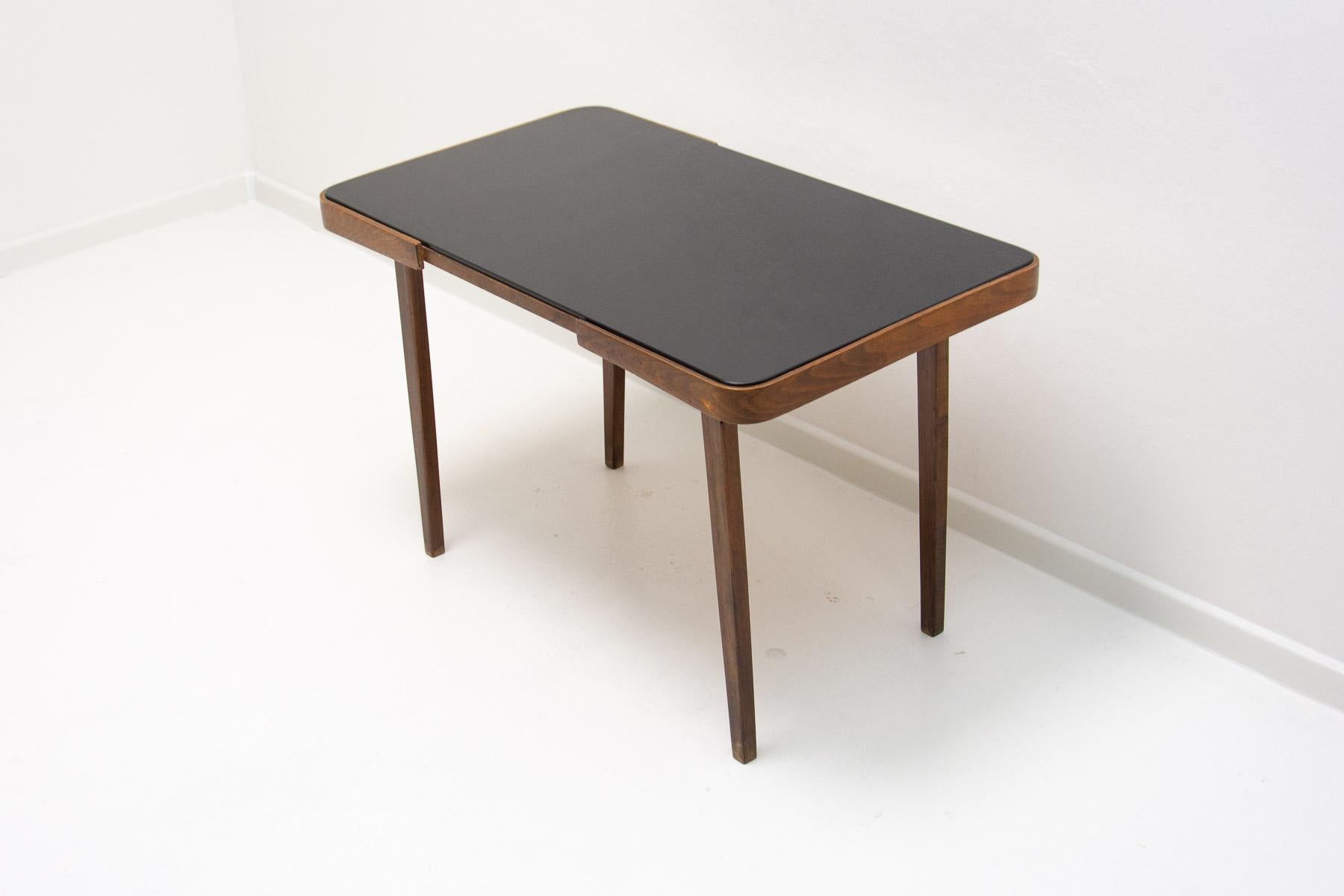 Table basse en verre opaxite du milieu du siècle, années 1960, Tchécoslovaquie en vente 9