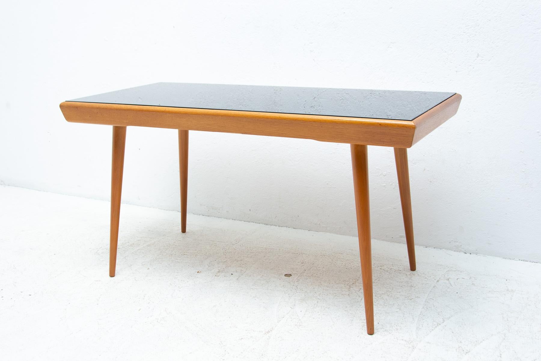 Mid-Century Modern Table basse en verre opaxite mi-siècle, années 1960, Tchécoslovaquie en vente