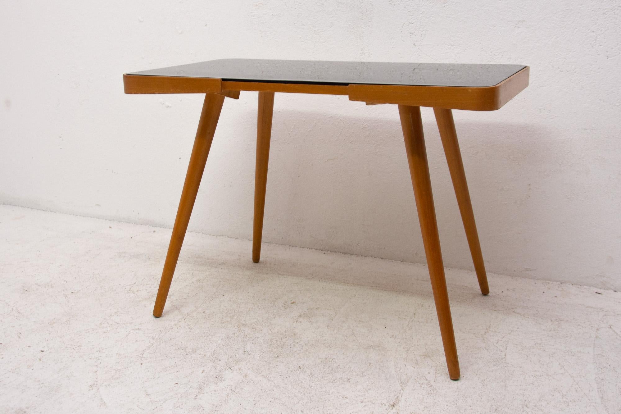 Tchèque Table basse en verre opaxite du milieu du siècle dernier, années 1960, Tchécoslovaquie en vente