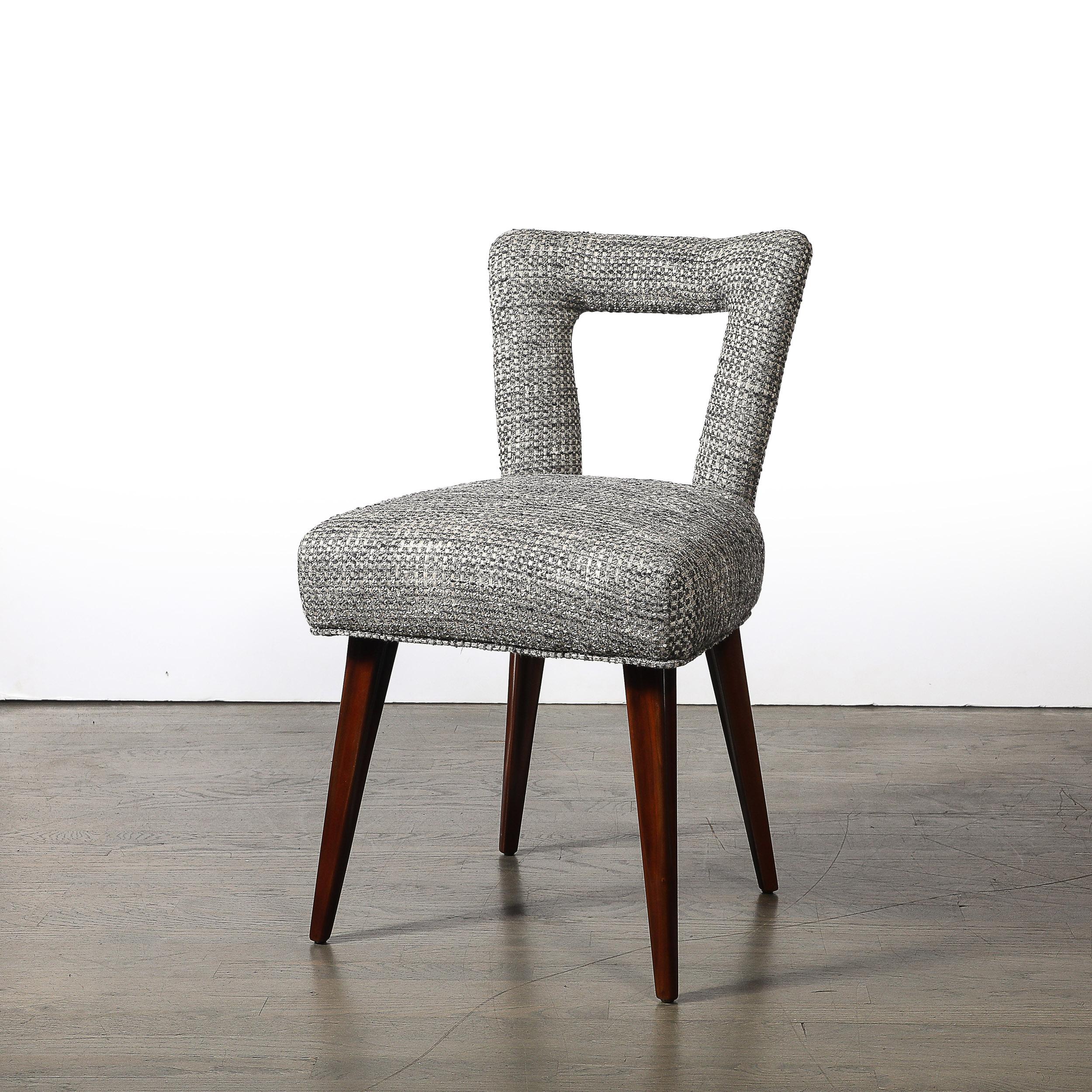 Américain Dossier ouvert du milieu du siècle, tapissé  Bureau / Chaise d'appoint en noyer évasé  Jambes en vente
