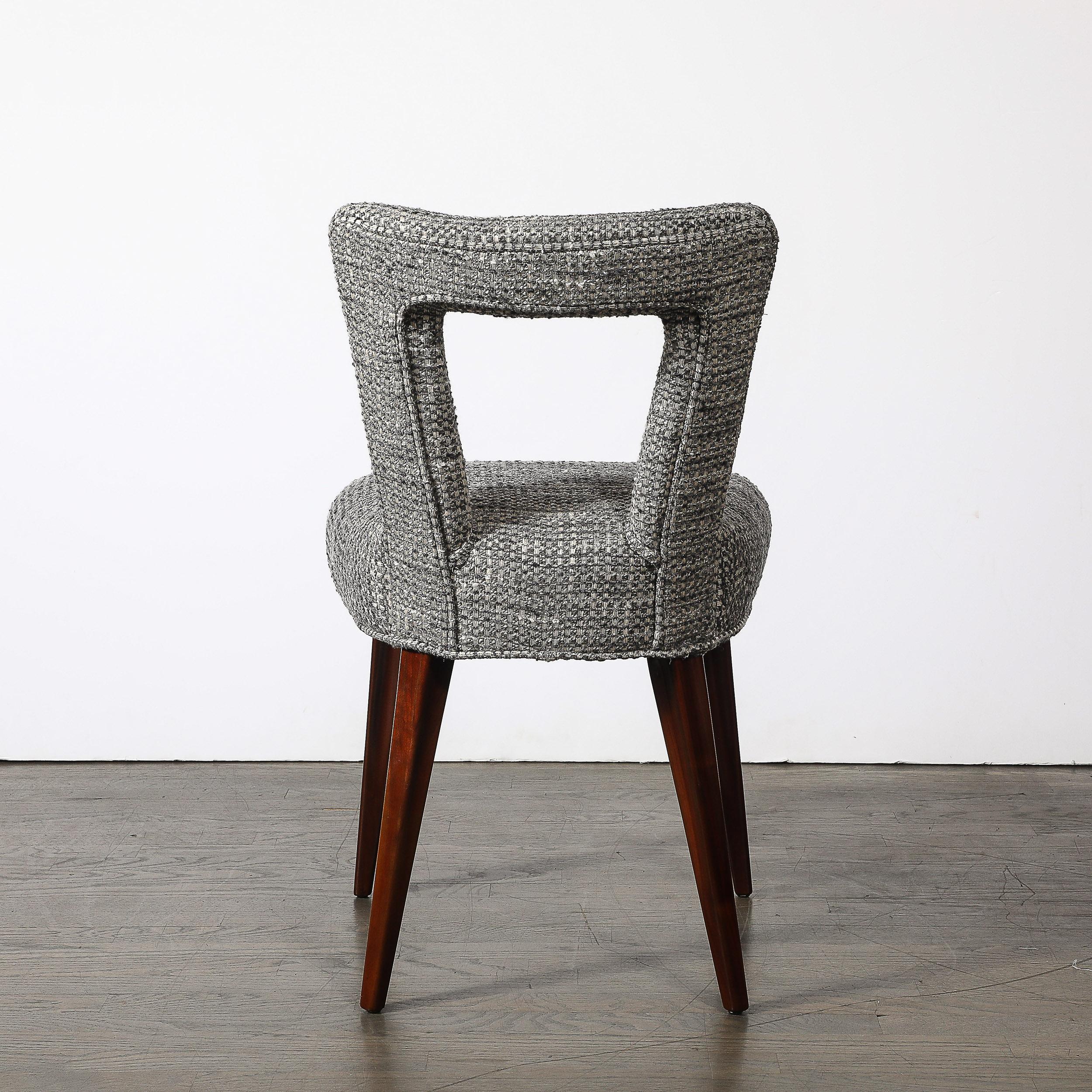 Dossier ouvert du milieu du siècle, tapissé  Bureau / Chaise d'appoint en noyer évasé  Jambes en vente 1
