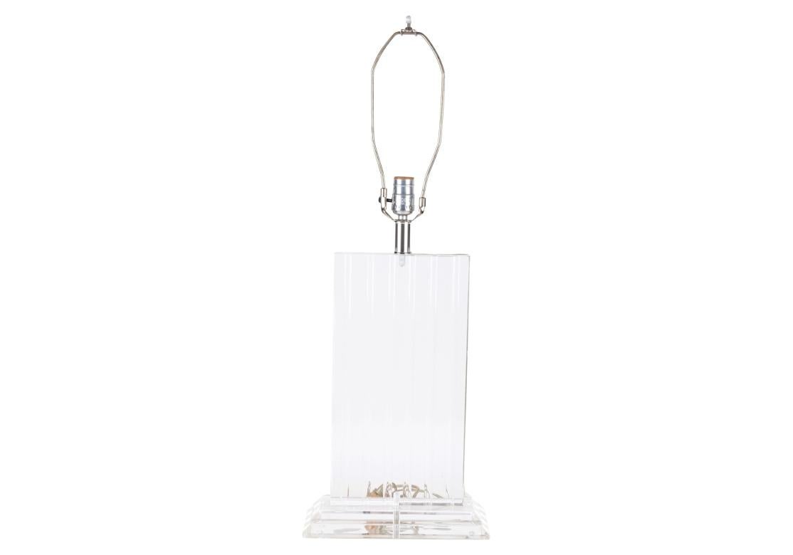 Americano Lampada da tavolo in lucite ottica del metà secolo in vendita