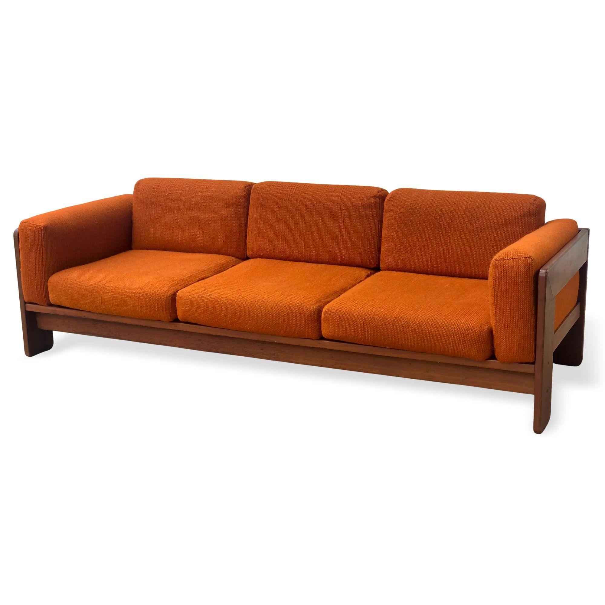 Originally designed in 1962, this incredible vintage Mid-Century Modern three-seat sofa couch by Tobia Scarpa for Knoll is circa 1970. The sofa has three seat cushions, three backrest cushions and two arm cushions and is upholstered in original