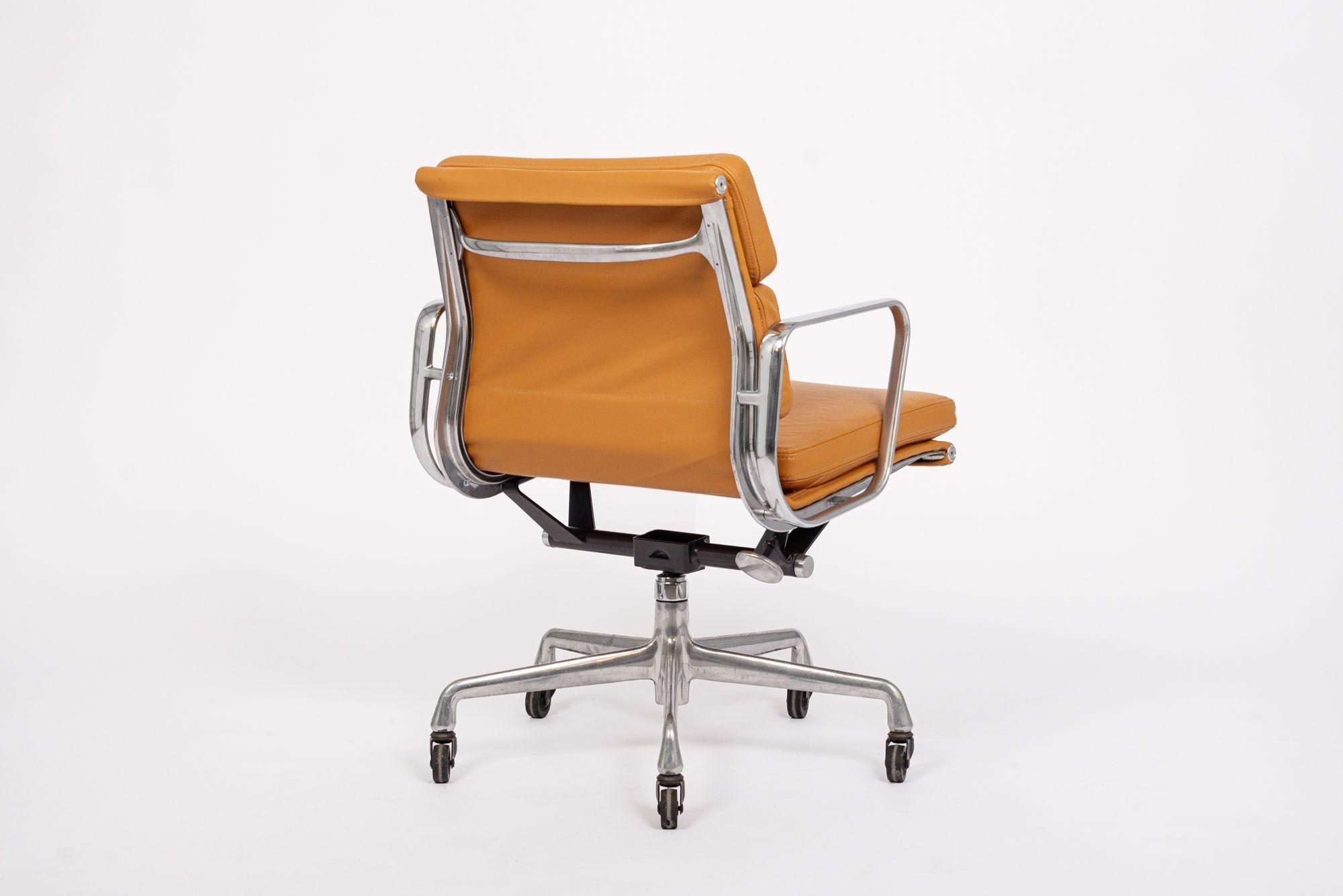 2000s Eames Herman Miller Orange Brown Leather Office Chair Mid Century In Good Condition For Sale In Detroit, MI