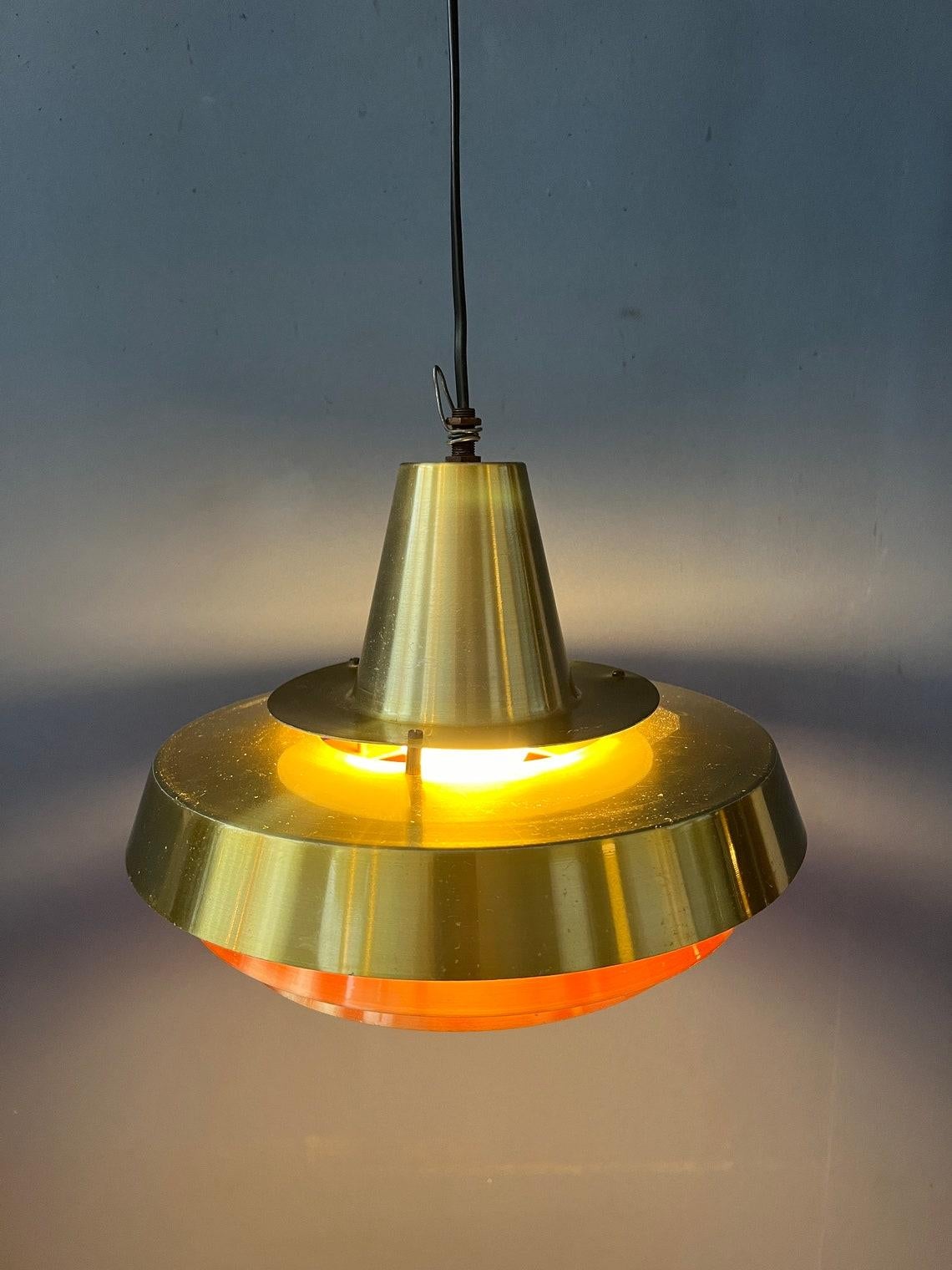 Small Danish style pendant lamp in brass colour and orange lacquer. The light reflects nicely on the orange lacquer. The lamp requires one E27/26 (standard) lightbulb.

Additional information:
Materials: Glass, metal
Period: 1970s
Dimensions:ø