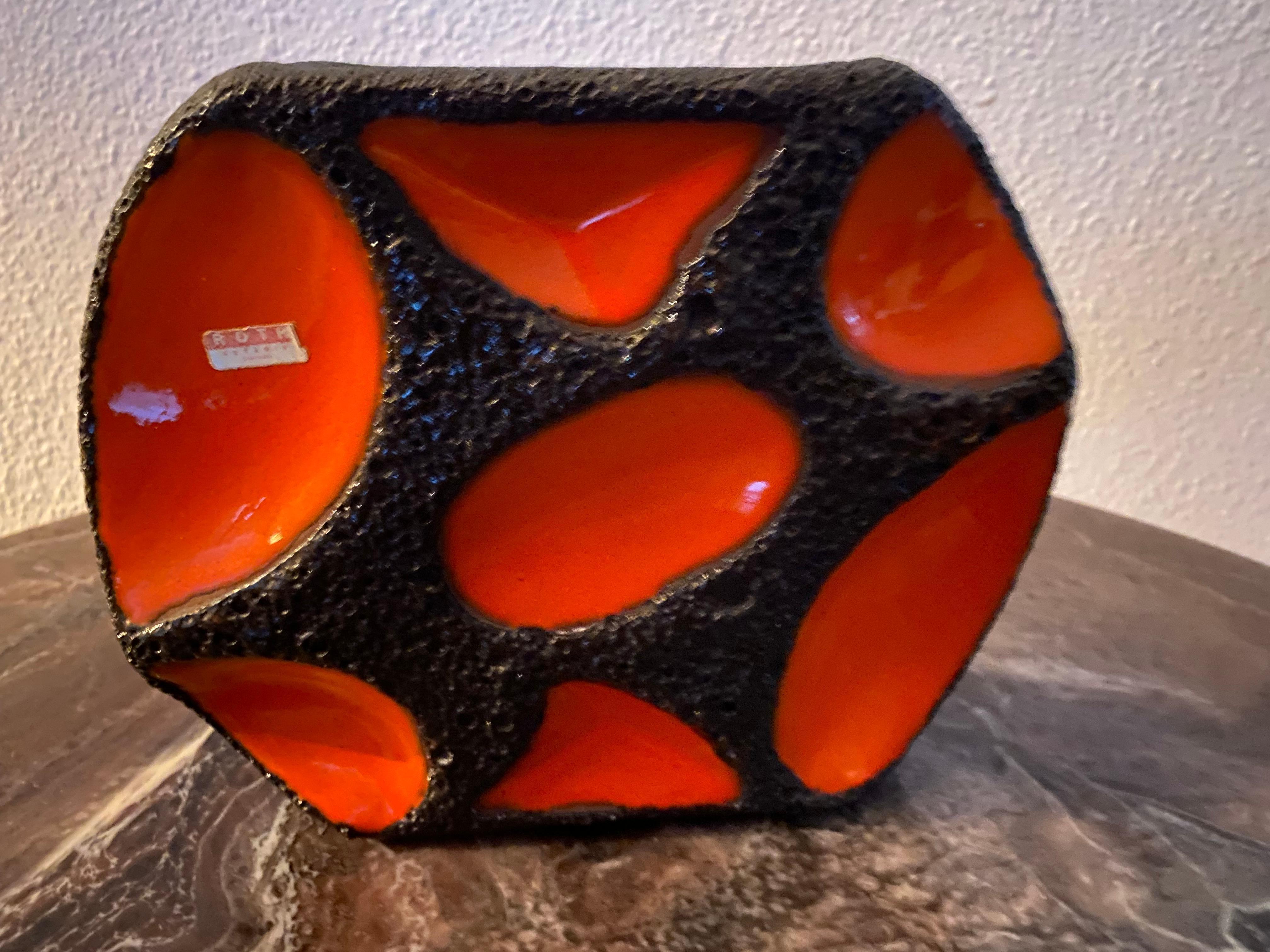 Vase en lave grasse orange du milieu du siècle dernier de Roth Keramik en vente 4