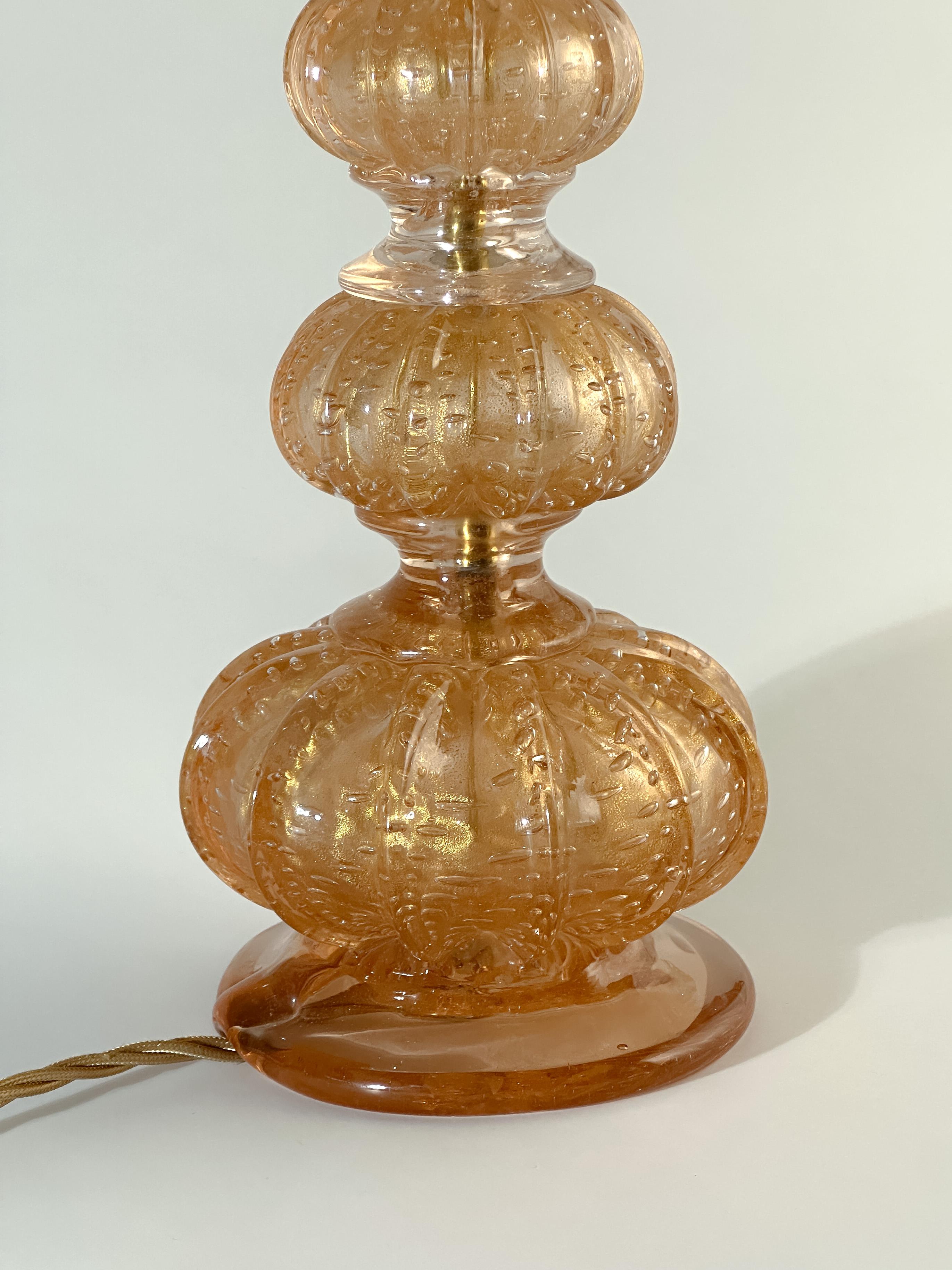 Italiano Lampada da tavolo in vetro di Murano con bullicante d'oro, Barovier&Toso, Italia, anni '50 in vendita