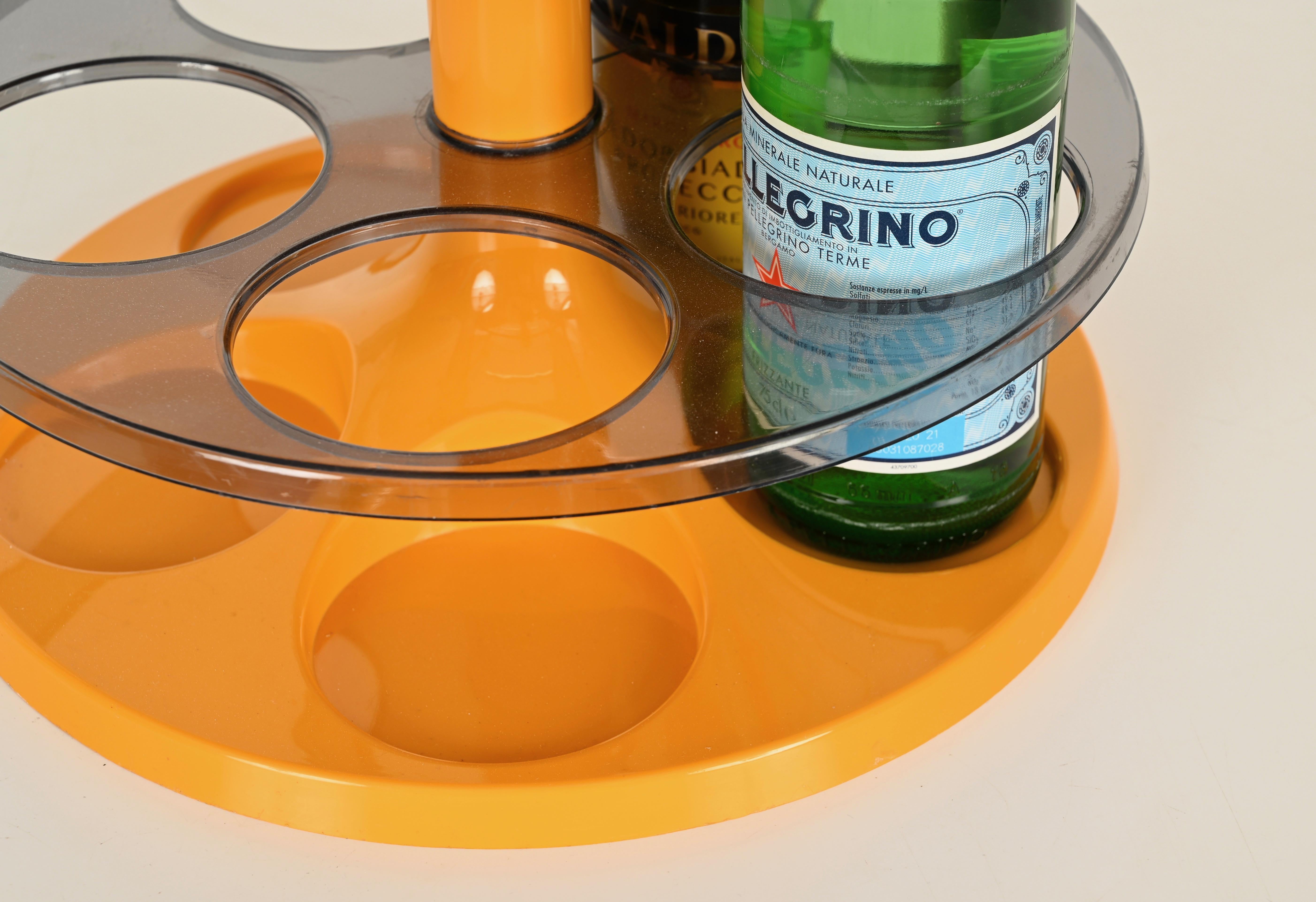 Runder Beistelltisch in Orange mit Flaschenhalter von Flair, Holland, 1970er Jahre im Angebot 4