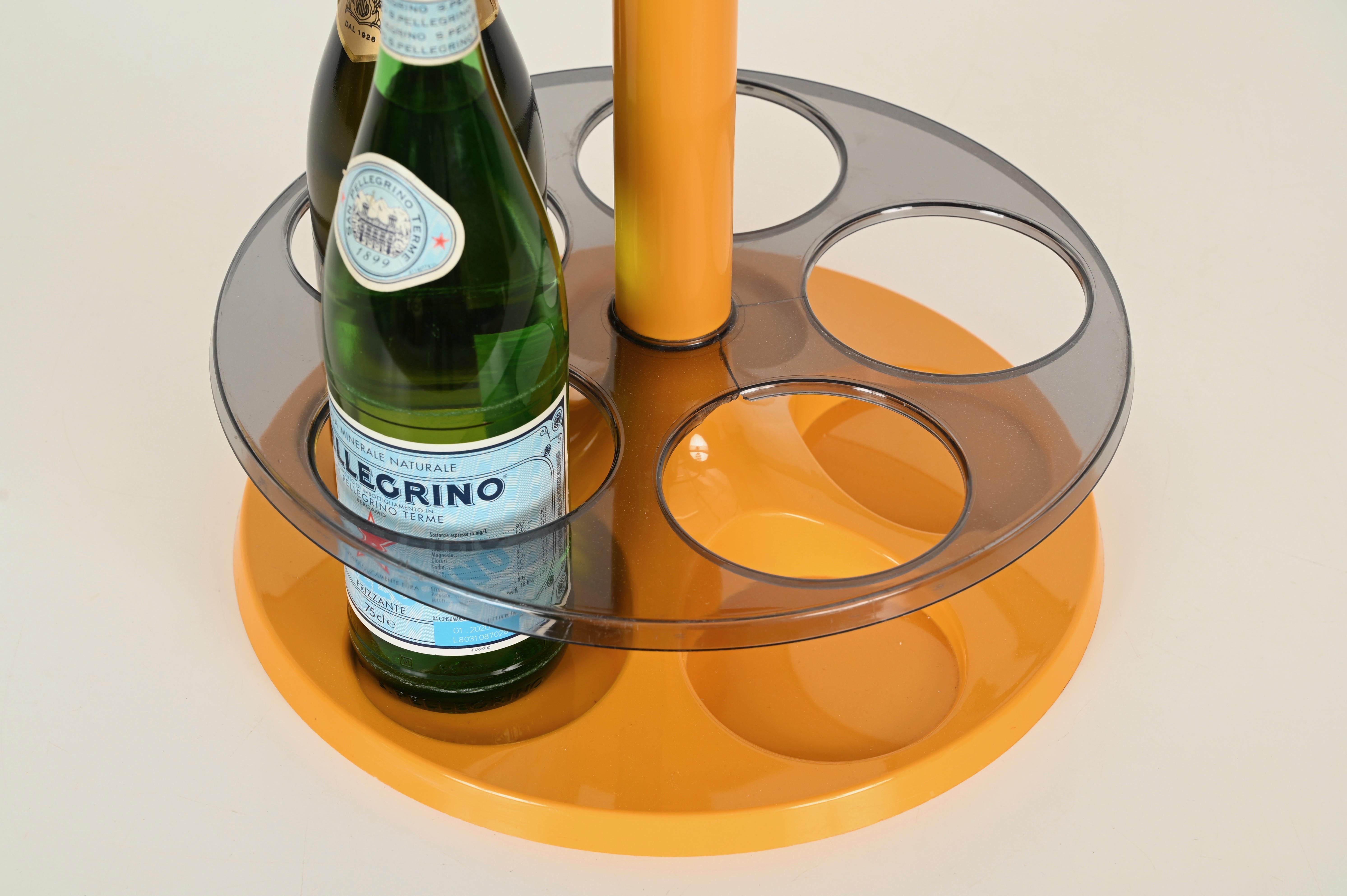 Runder Beistelltisch in Orange mit Flaschenhalter von Flair, Holland, 1970er Jahre im Angebot 5