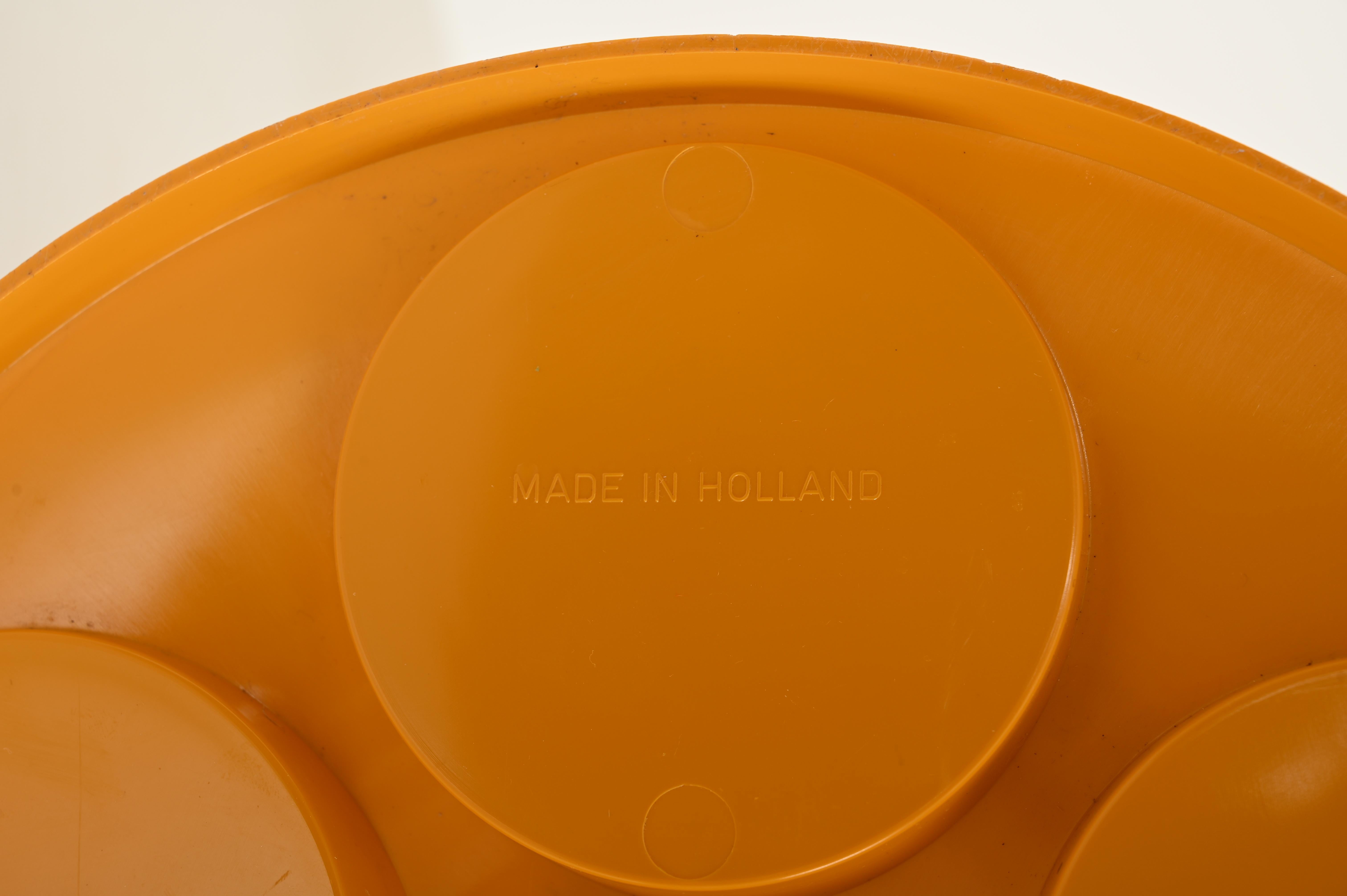 Runder Beistelltisch in Orange mit Flaschenhalter von Flair, Holland, 1970er Jahre im Angebot 6
