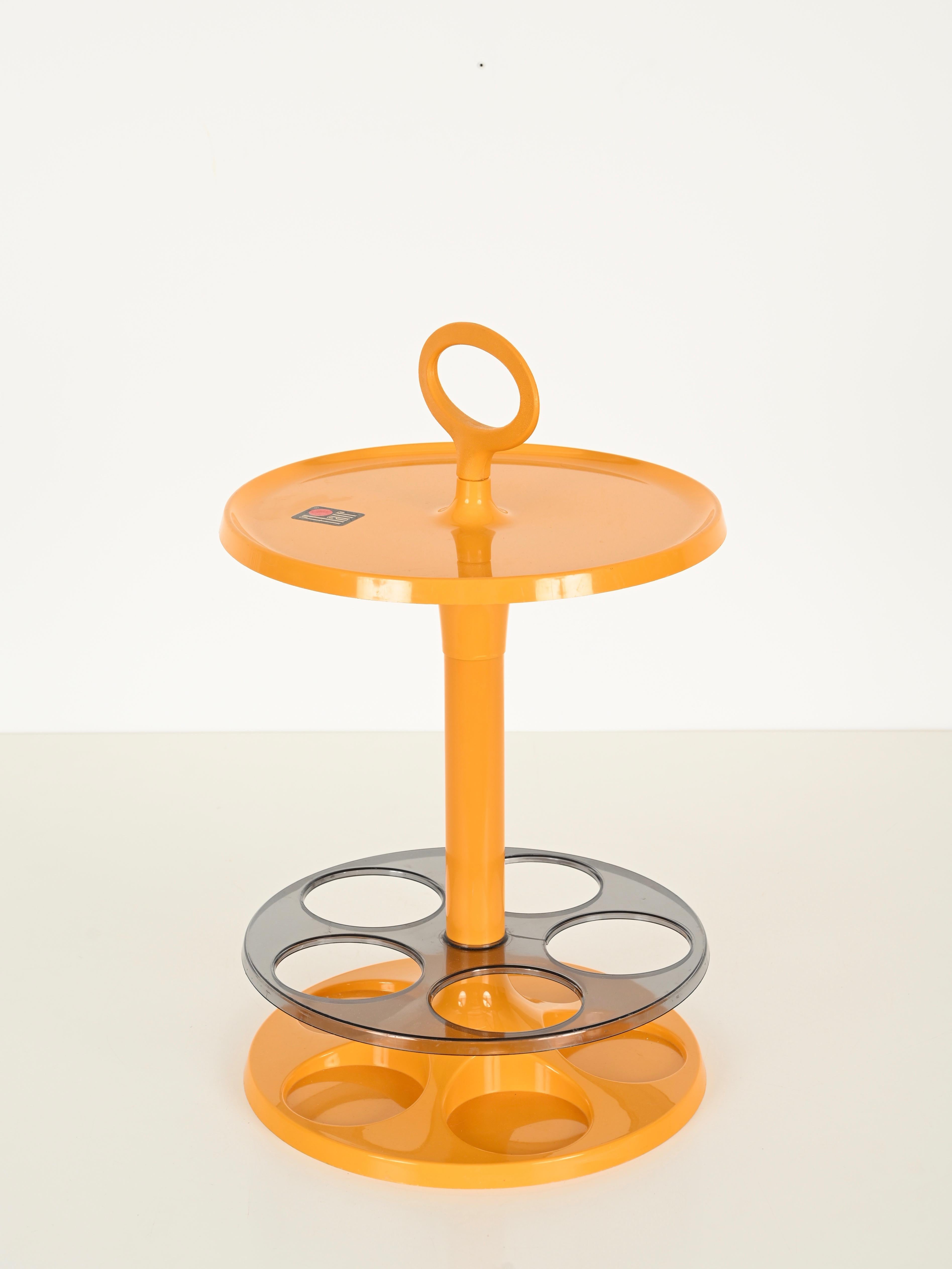 Runder Beistelltisch in Orange mit Flaschenhalter von Flair, Holland, 1970er Jahre (Moderne der Mitte des Jahrhunderts) im Angebot