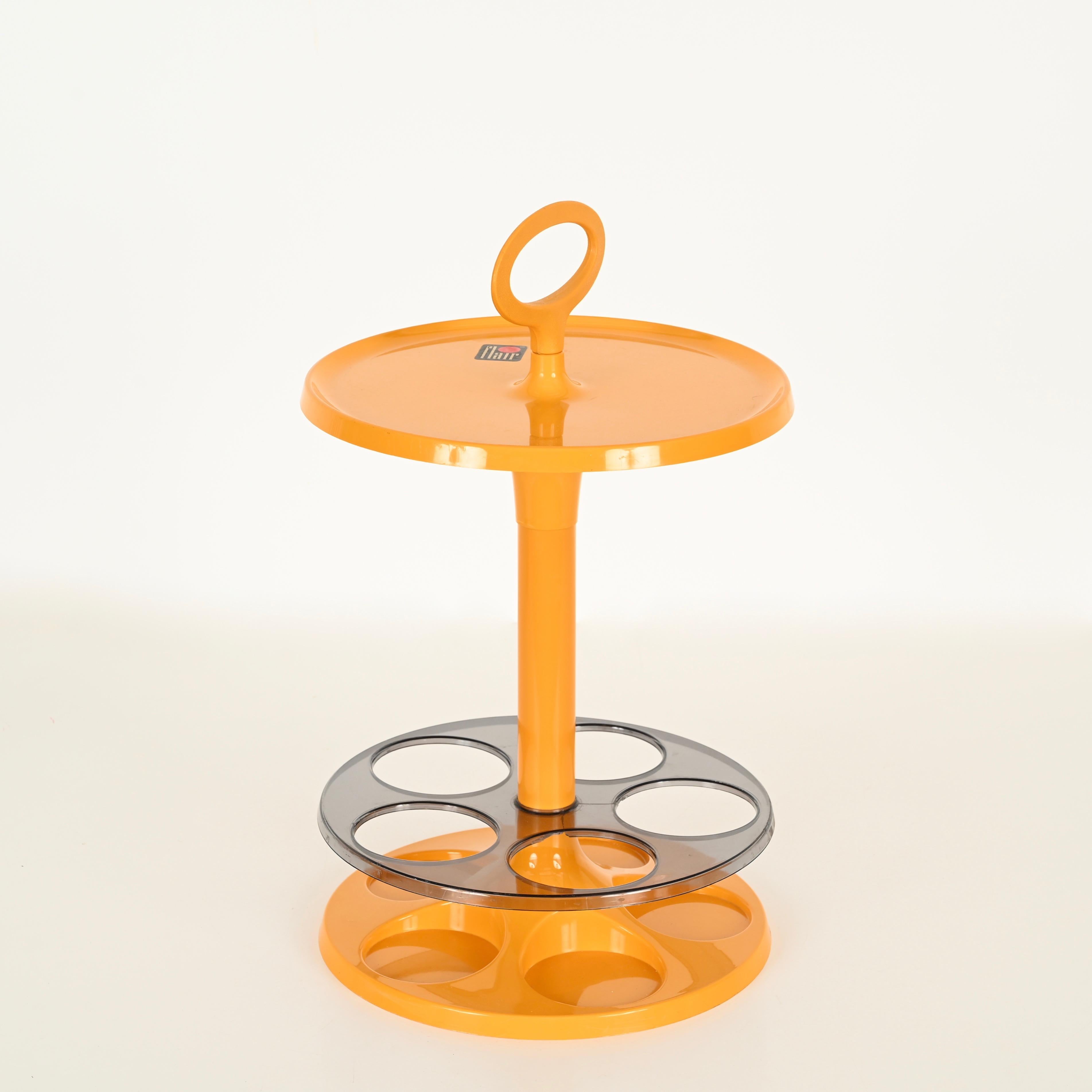 Runder Beistelltisch in Orange mit Flaschenhalter von Flair, Holland, 1970er Jahre (Handgefertigt) im Angebot
