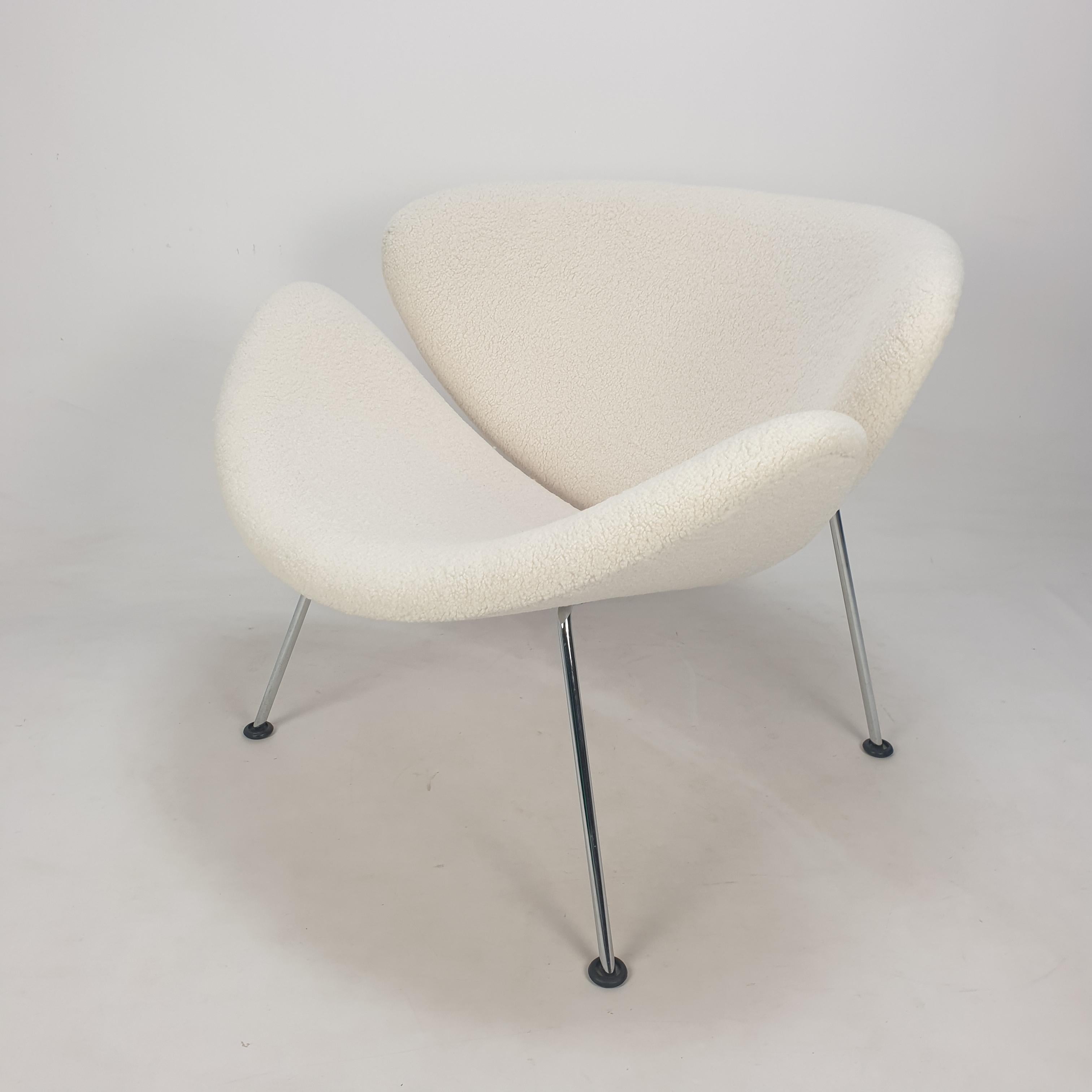 The famous Artifort orange slice chair by Pierre Paulin. 
Designed in the 60's and produced in the 80's. 

Cute and very comfortable chair. 
It has chrome metal legs. 

The chair has new foam and has just been reupholstered.
The lovely and