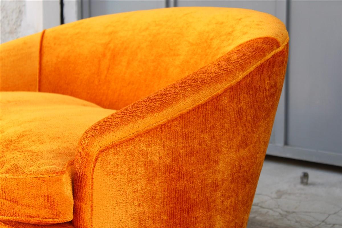 italien Mid-Century Orange Velvet Curved Sofa Made in Italy 1950s Wood Feet en vente