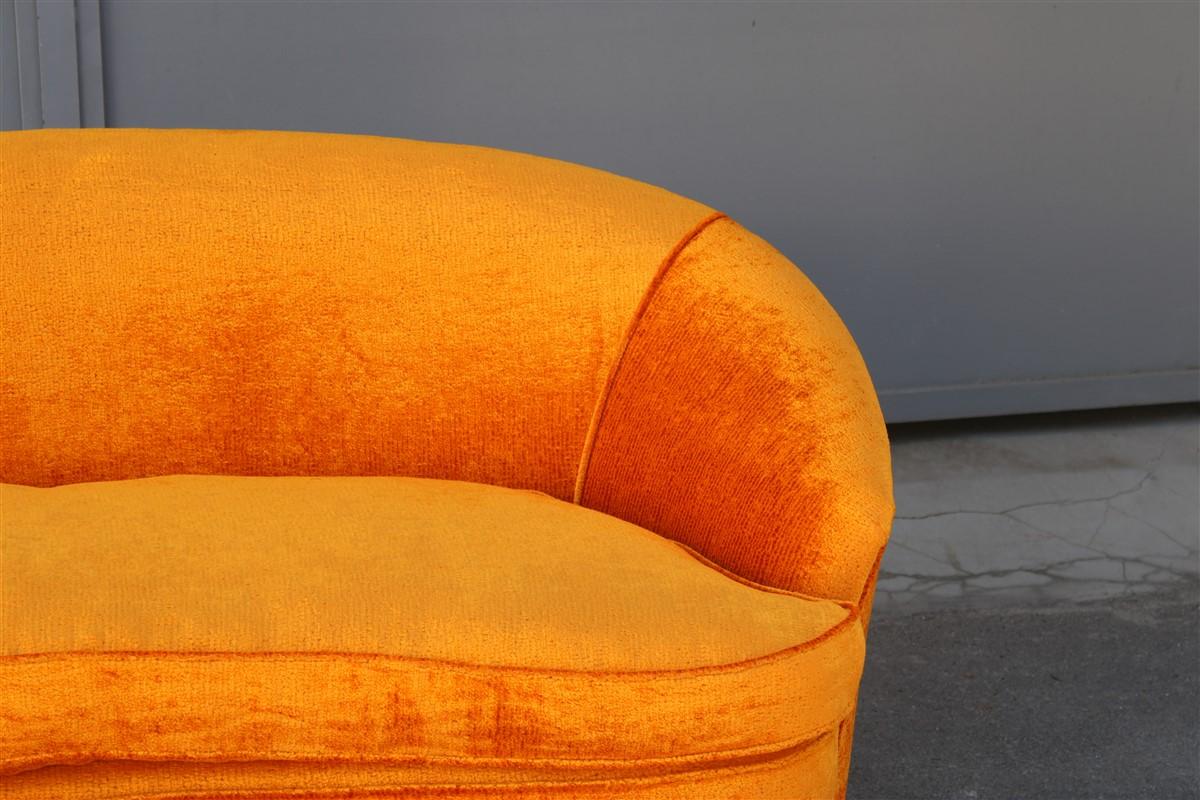 Mid-Century Orange Velvet Curved Sofa Made in Italy 1950s Wood Feet In Good Condition For Sale In Palermo, Sicily