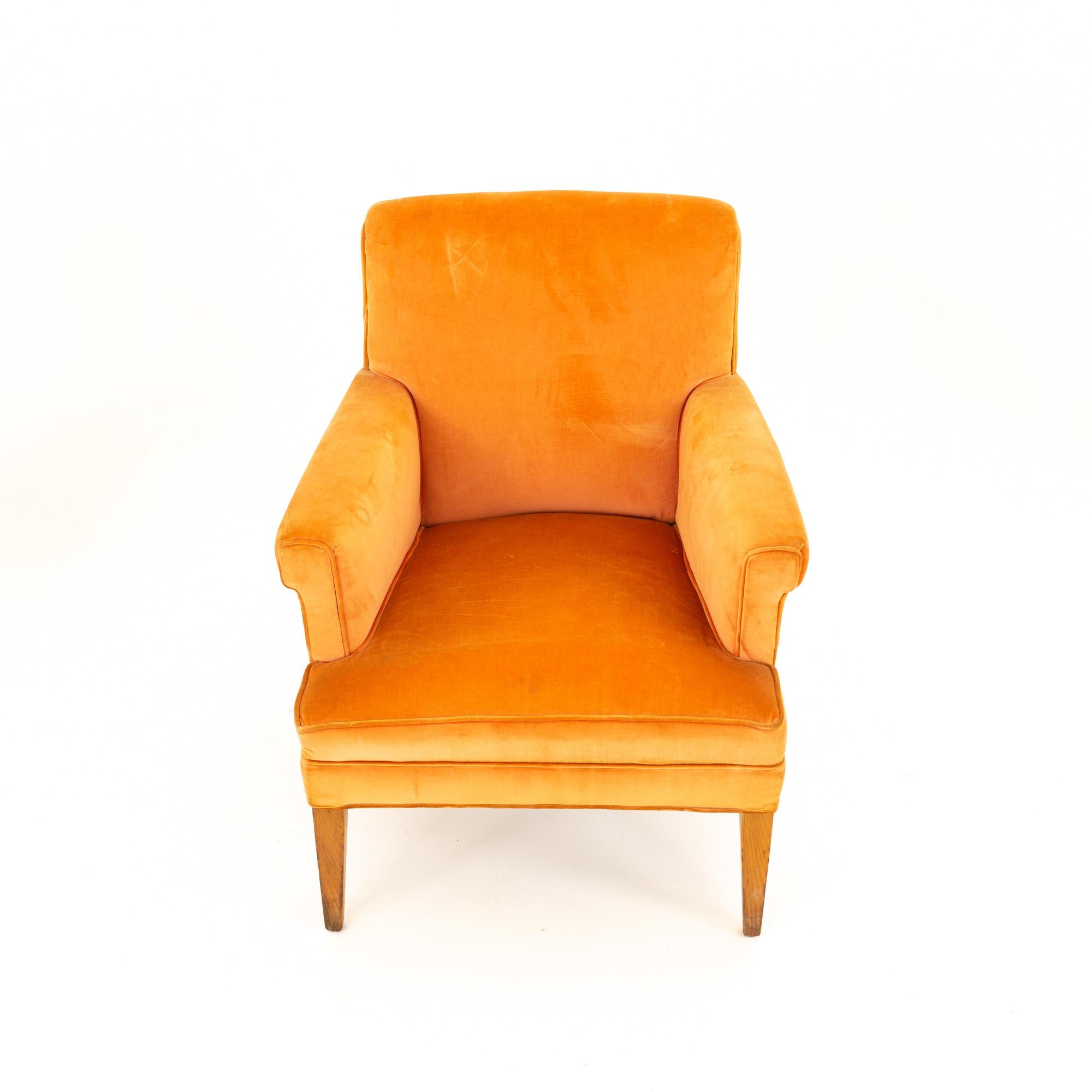 Mid Century Orange Samt Lounge Stuhl (Holz) im Angebot